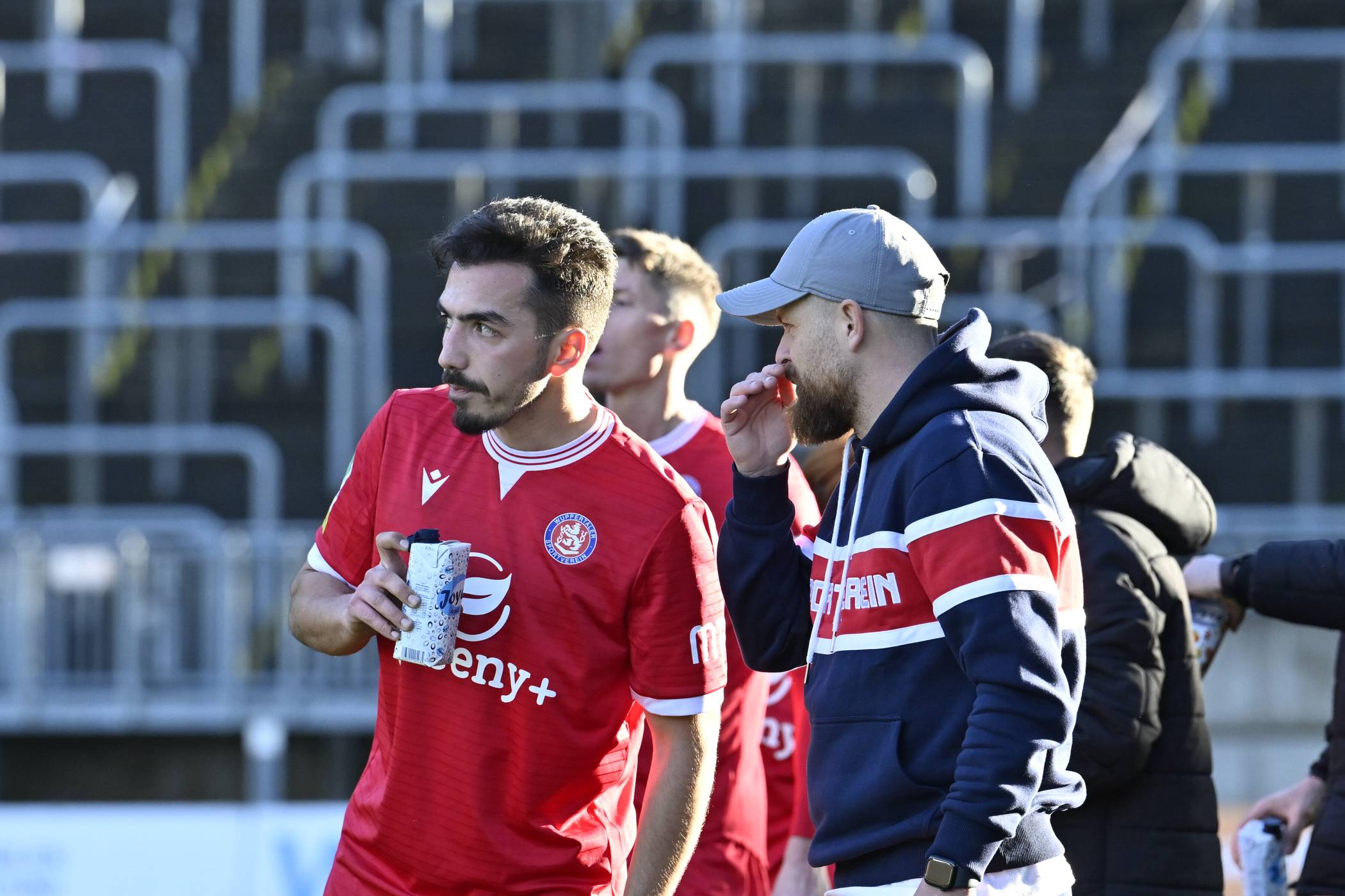  Trainer Mike Wunderlich mit Neuzugang Cenk Durgun. 