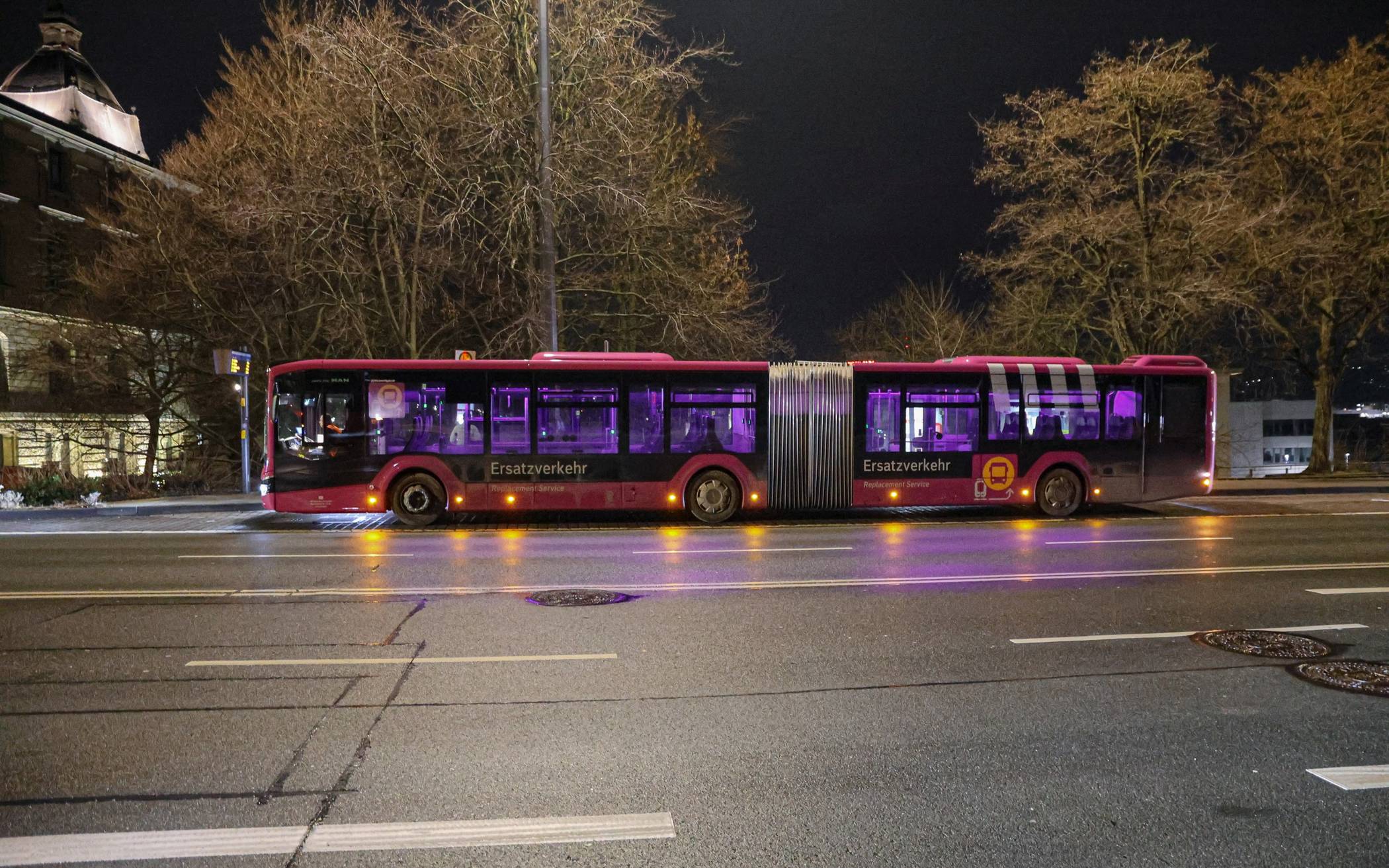Der Ersatzverkehr an der Historischen Stadthalle.