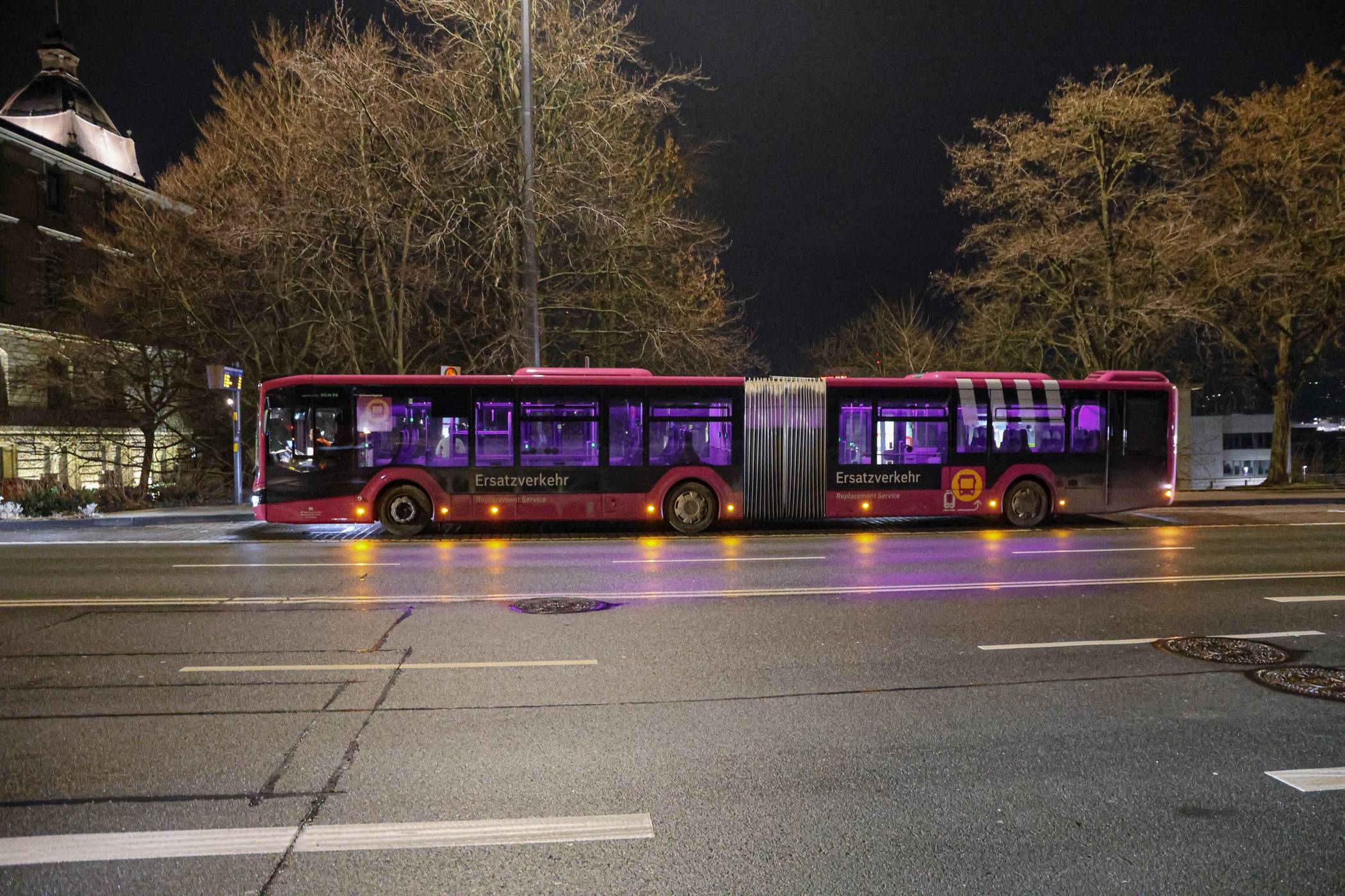  Der Ersatzverkehr an der Historischen Stadthalle. 