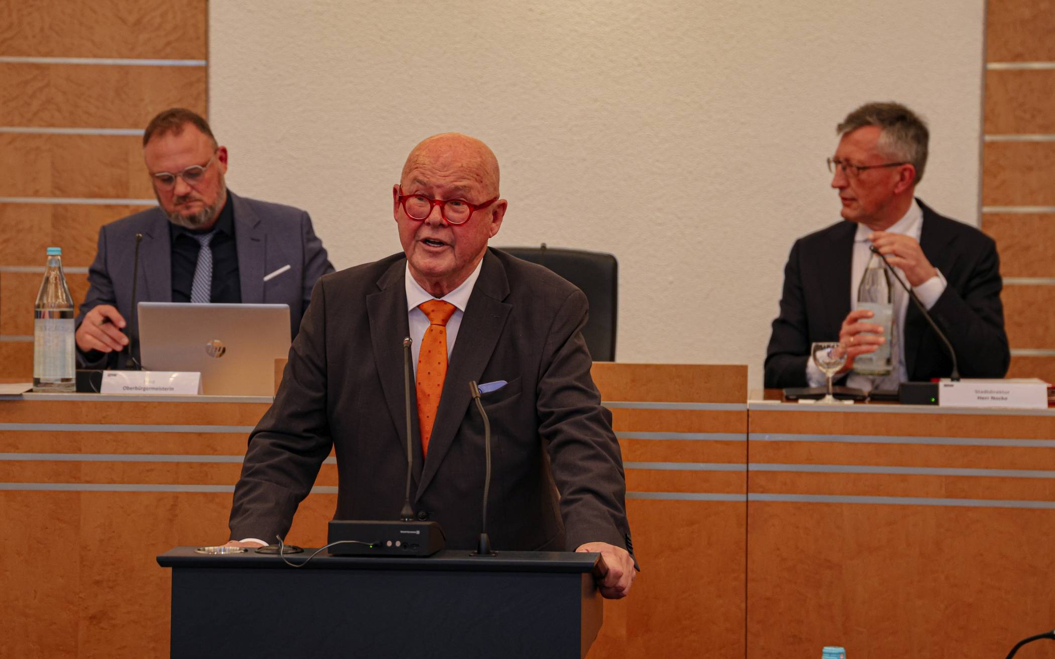 Dr. Rolf Köster am Rednerpult im