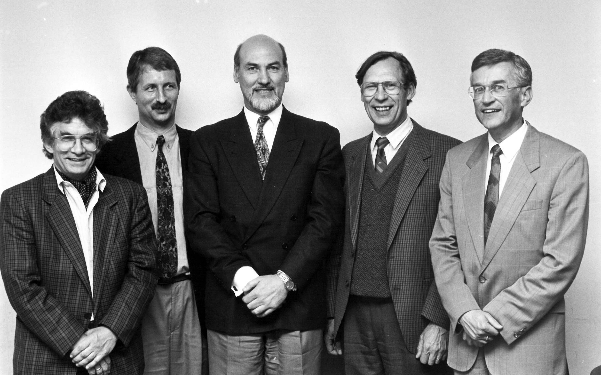 Prof. Dr. Volker Ronge (2.v.li.) war ab 1991 acht Jahre lang Prorektor für Planung und...