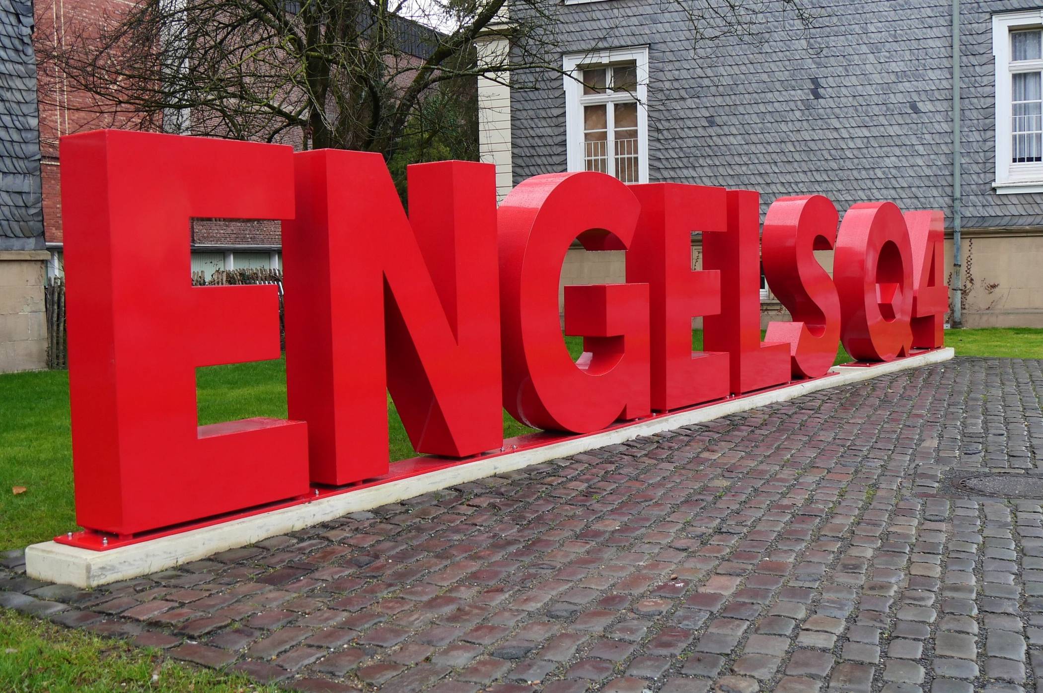 Schriftzug am Engels-Haus.