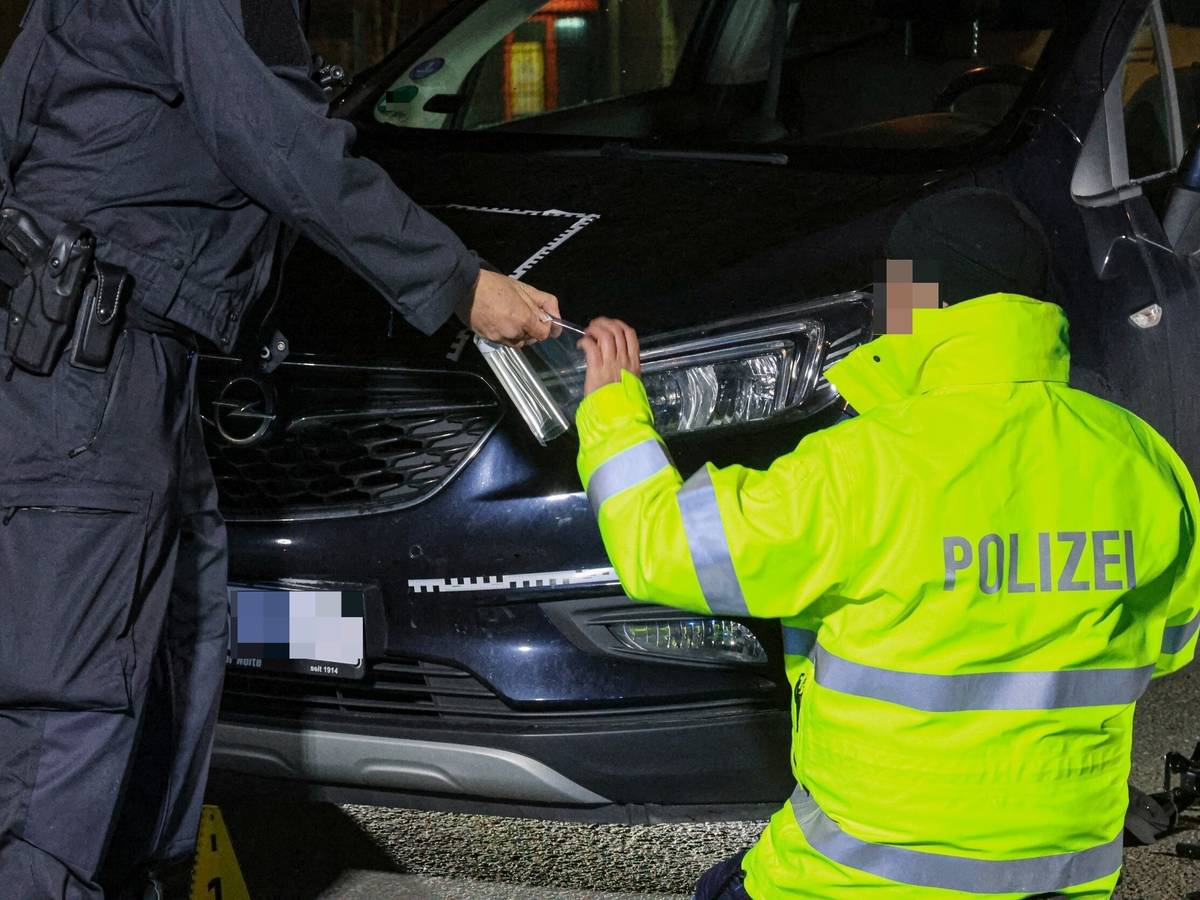 Fußgängerin von Wagen überrollt und mit Wagenheber befreit