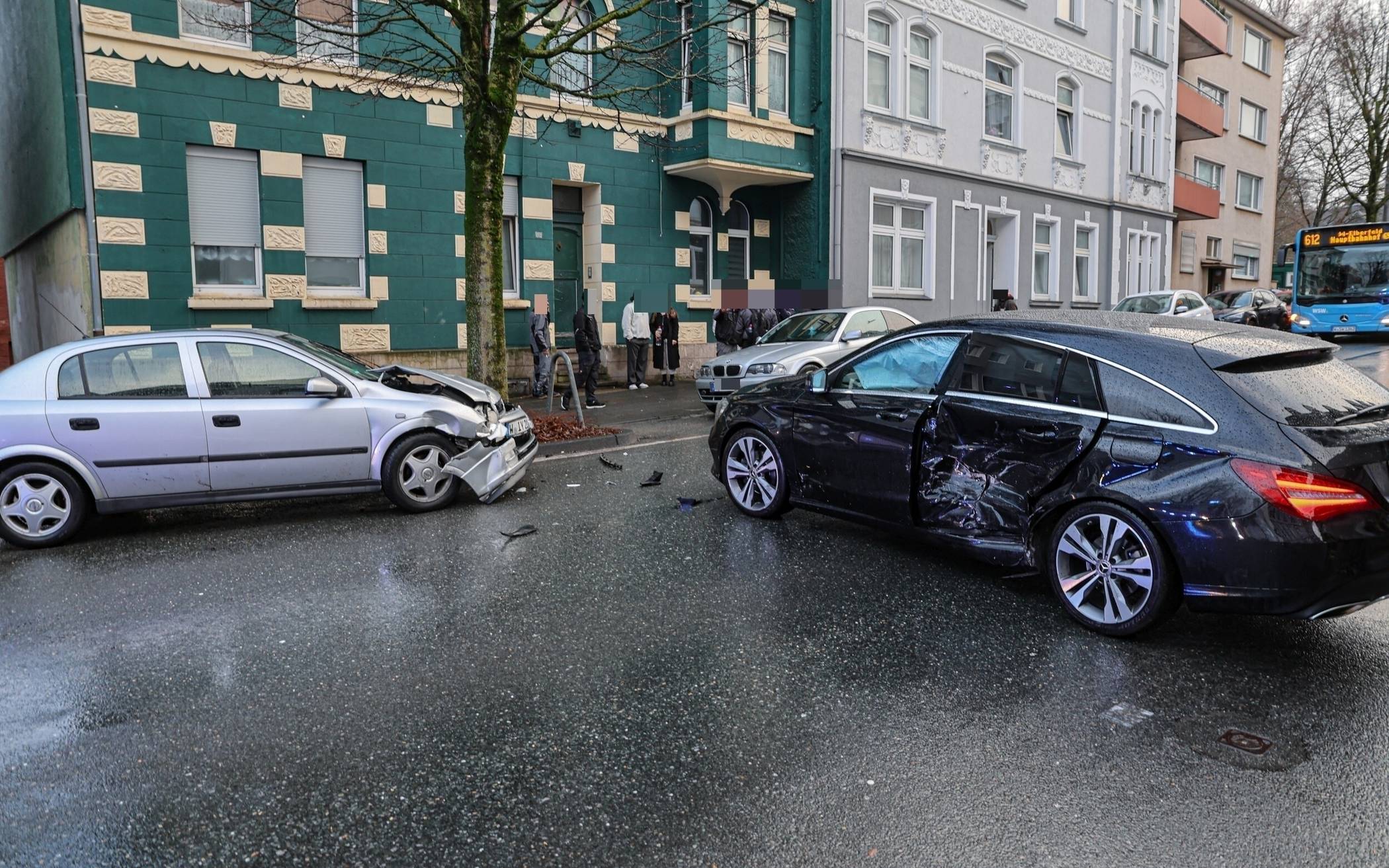 Verkehrsunfall nach Fahrt vom Grundstück
