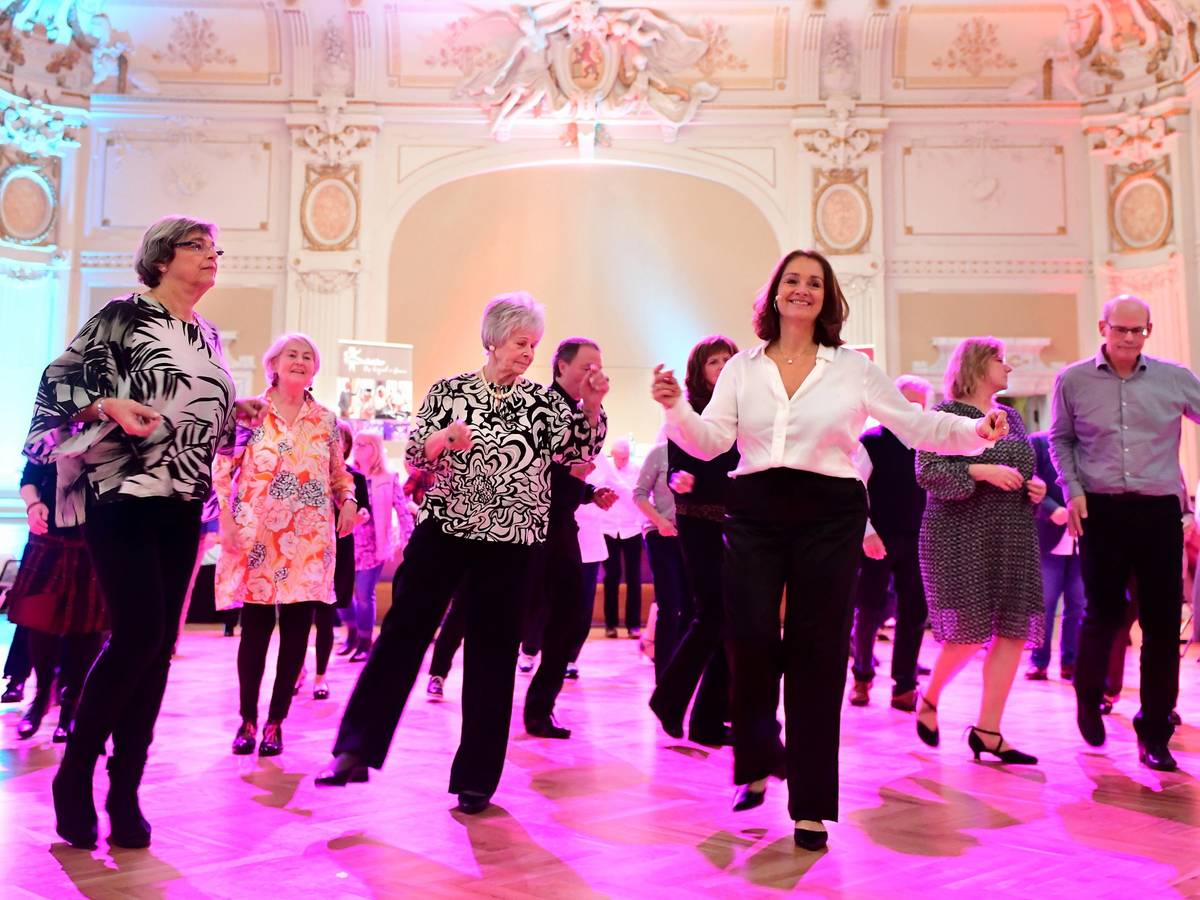 „Darf ich bitten?“ – Tanztee für Junggebliebene