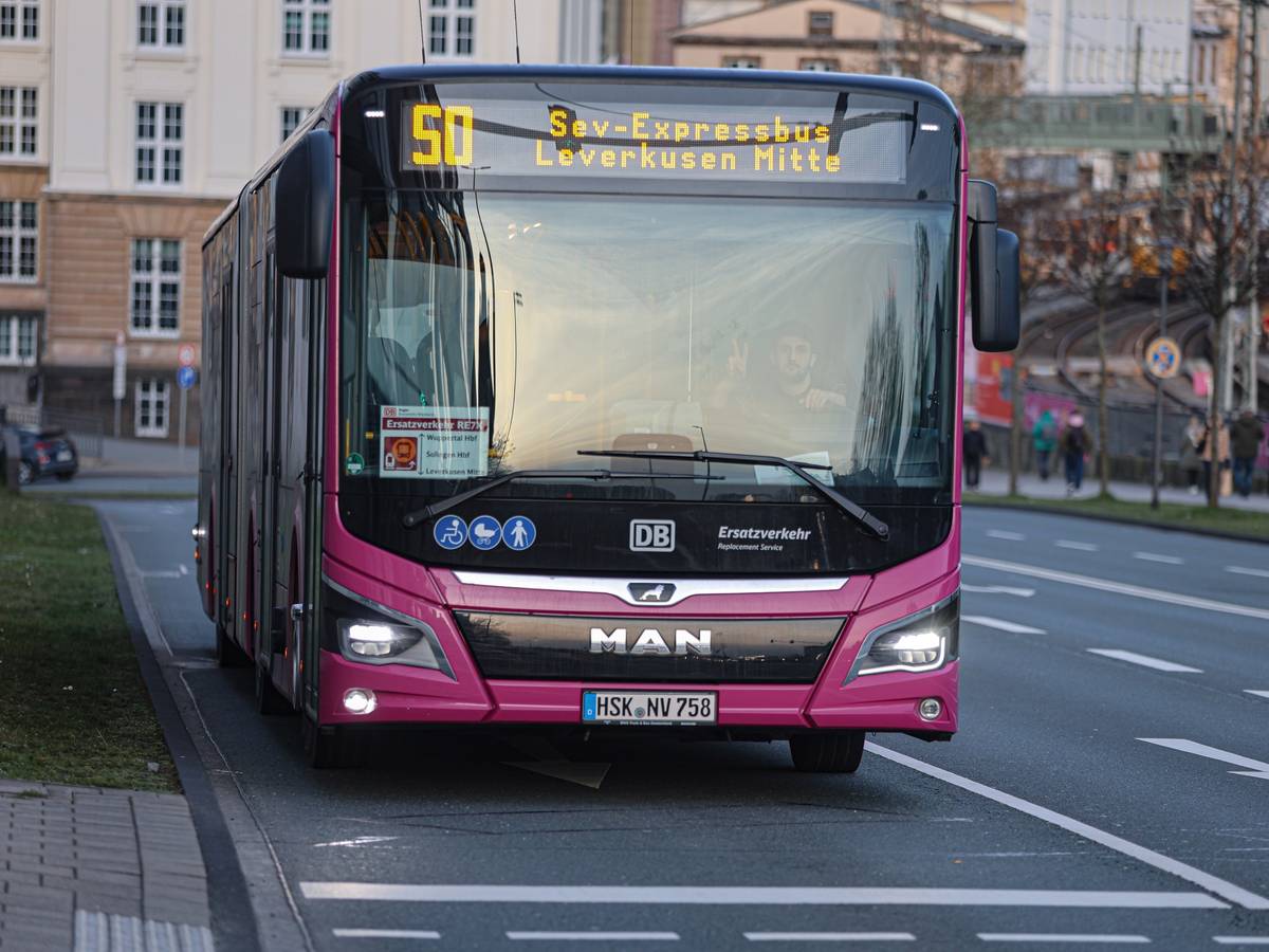 Schienenersatzverkehr: Bahn kündigt Verbesserungen an