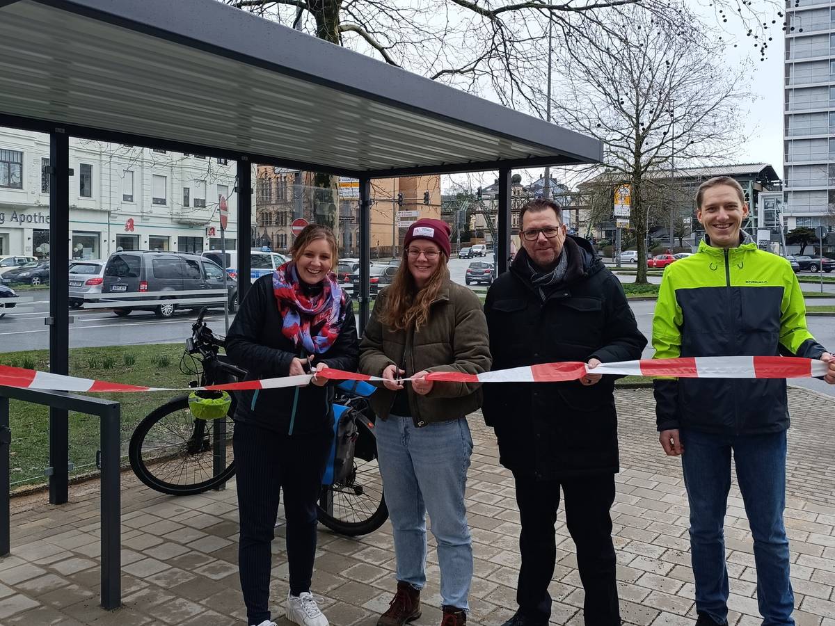 Überdachte Fahrrad-Parkplätze am Robert-Daum-Platz