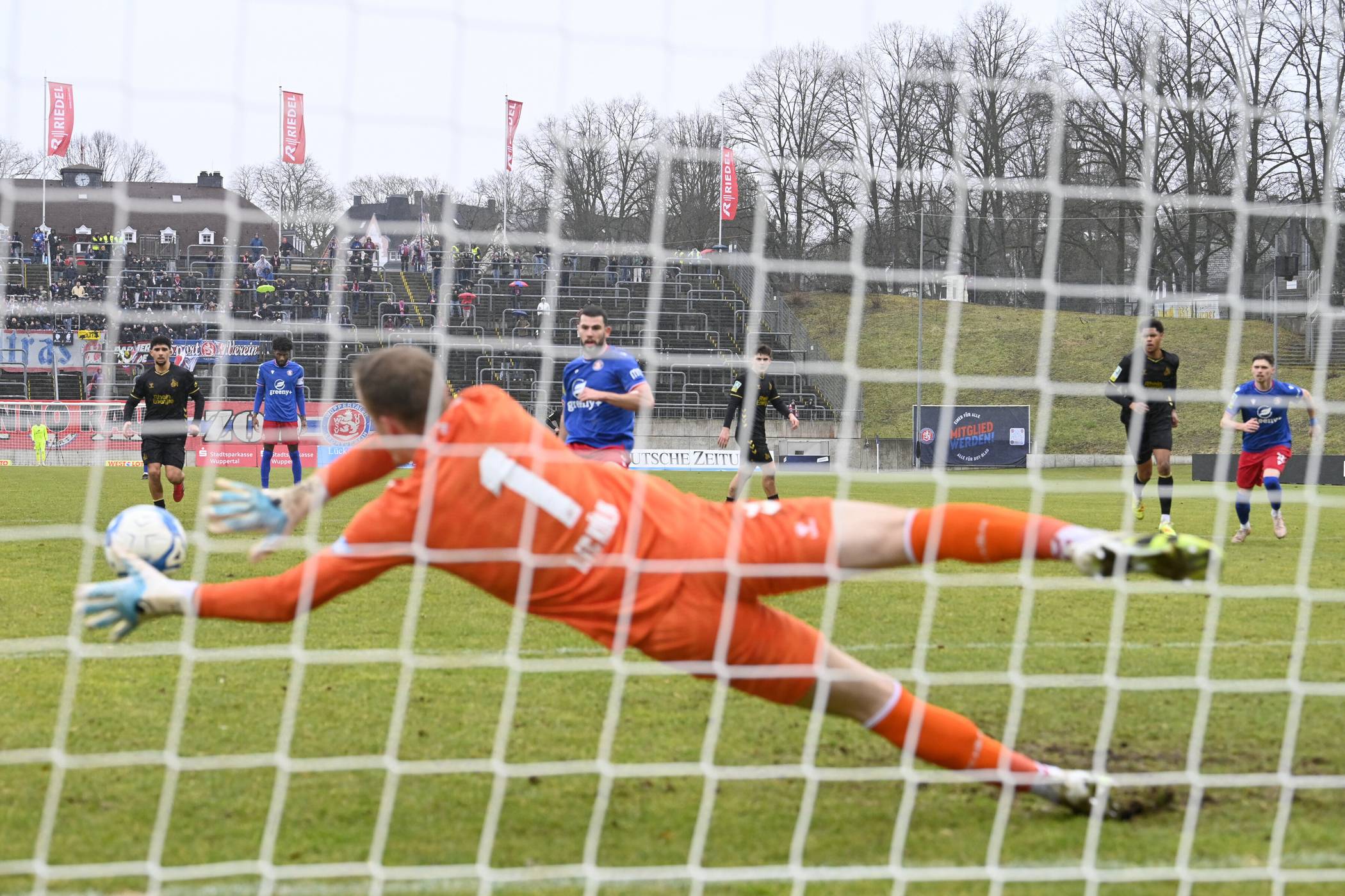 Aldin Dervisevic scheiterte mit dem Elfer an Luis Hauer.