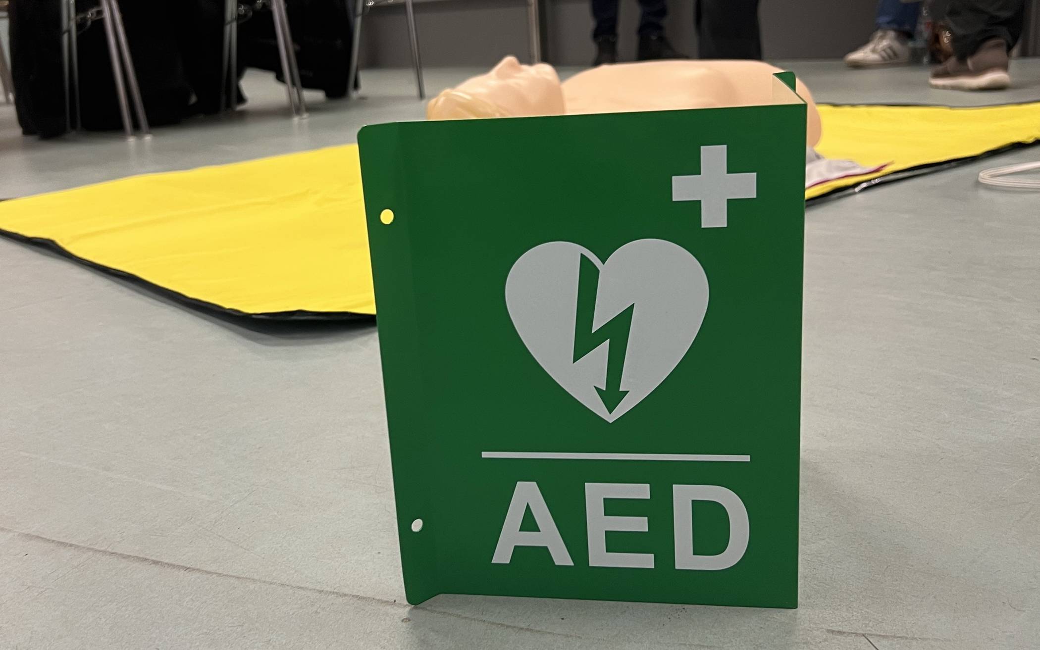 Dieses Schild zeigt den Weg zum