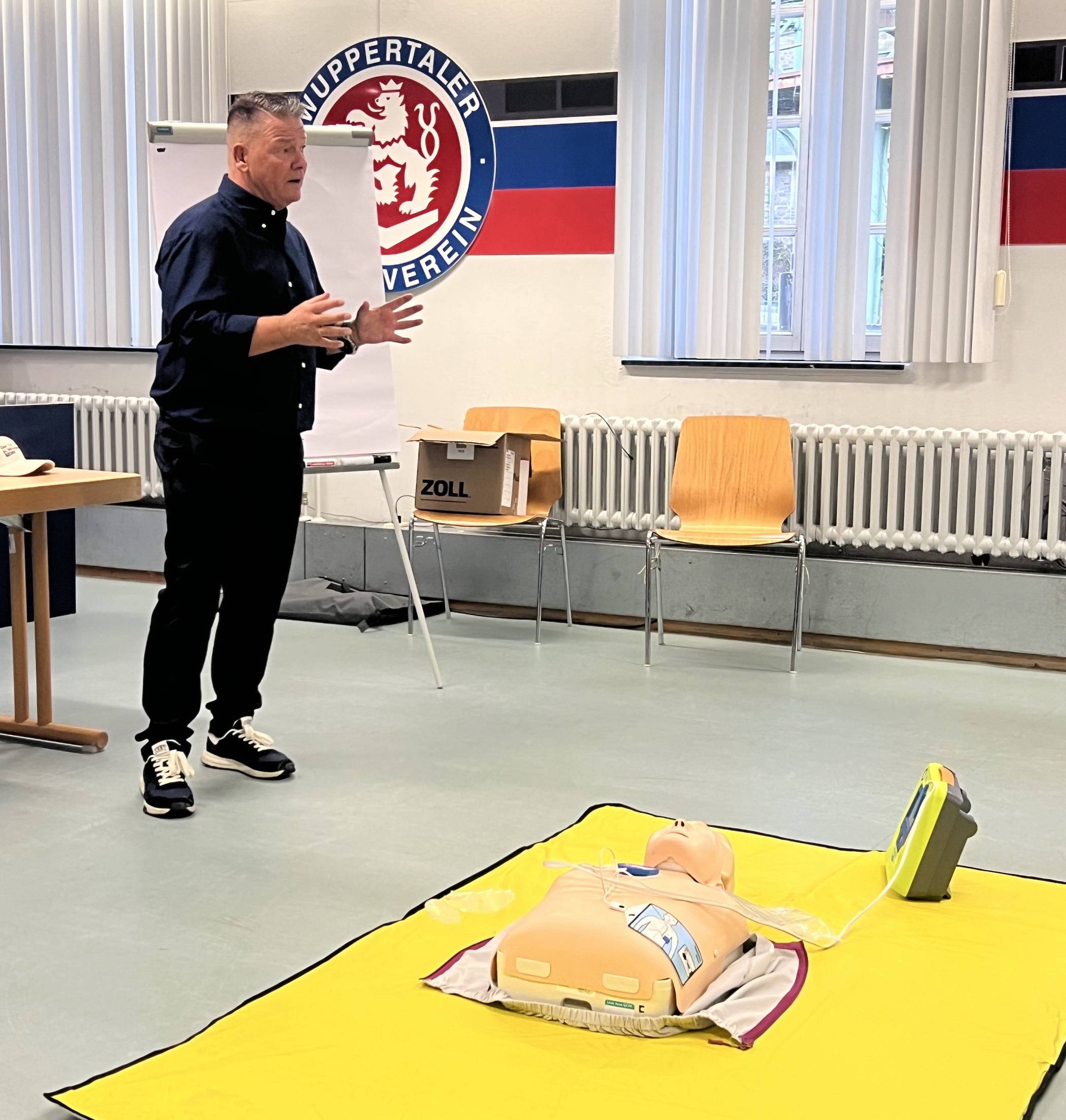 Lars Petig von der „Erste-Hilfe-Schule Wuppertal“. 