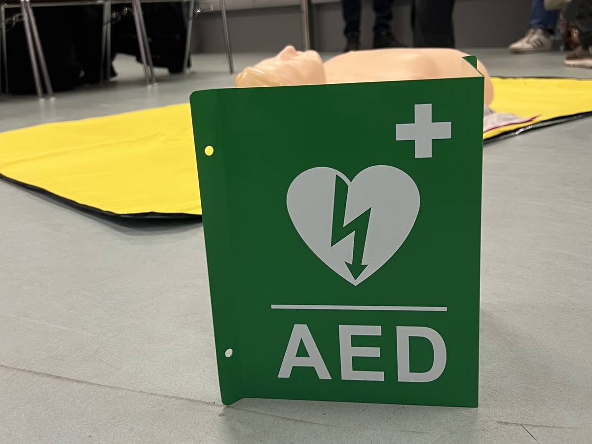 Defibrillatoren nun für alle Wuppertaler Sportplätze