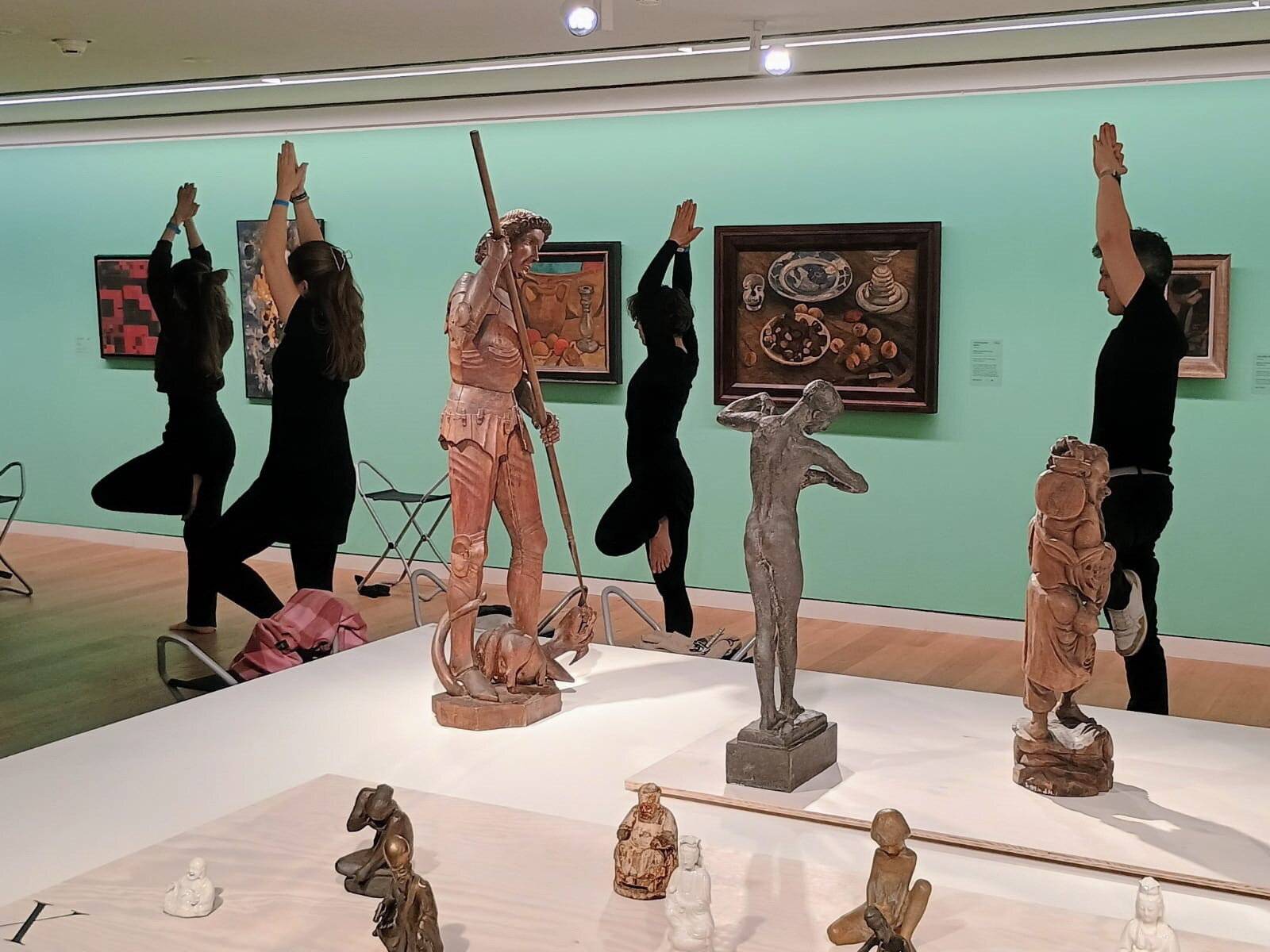 Yoga in einer besonderen Atmosphäre.