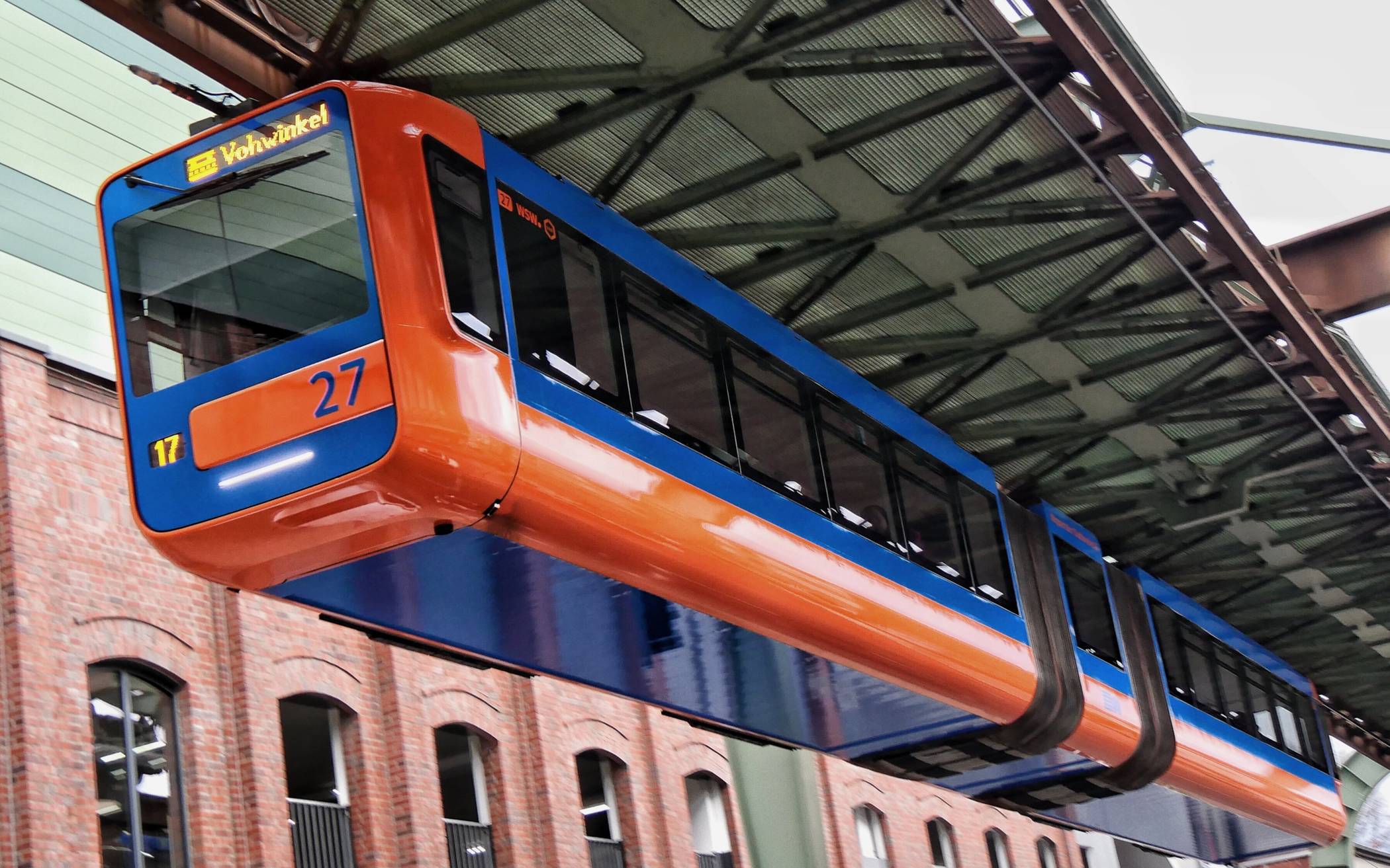 Die Retro-Schwebebahn.