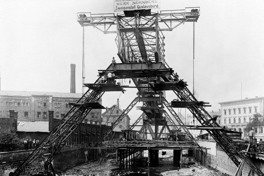  Bauabschnitt der Schwebebahn im Bereich der heutigen Ohligsmühle 1898. 