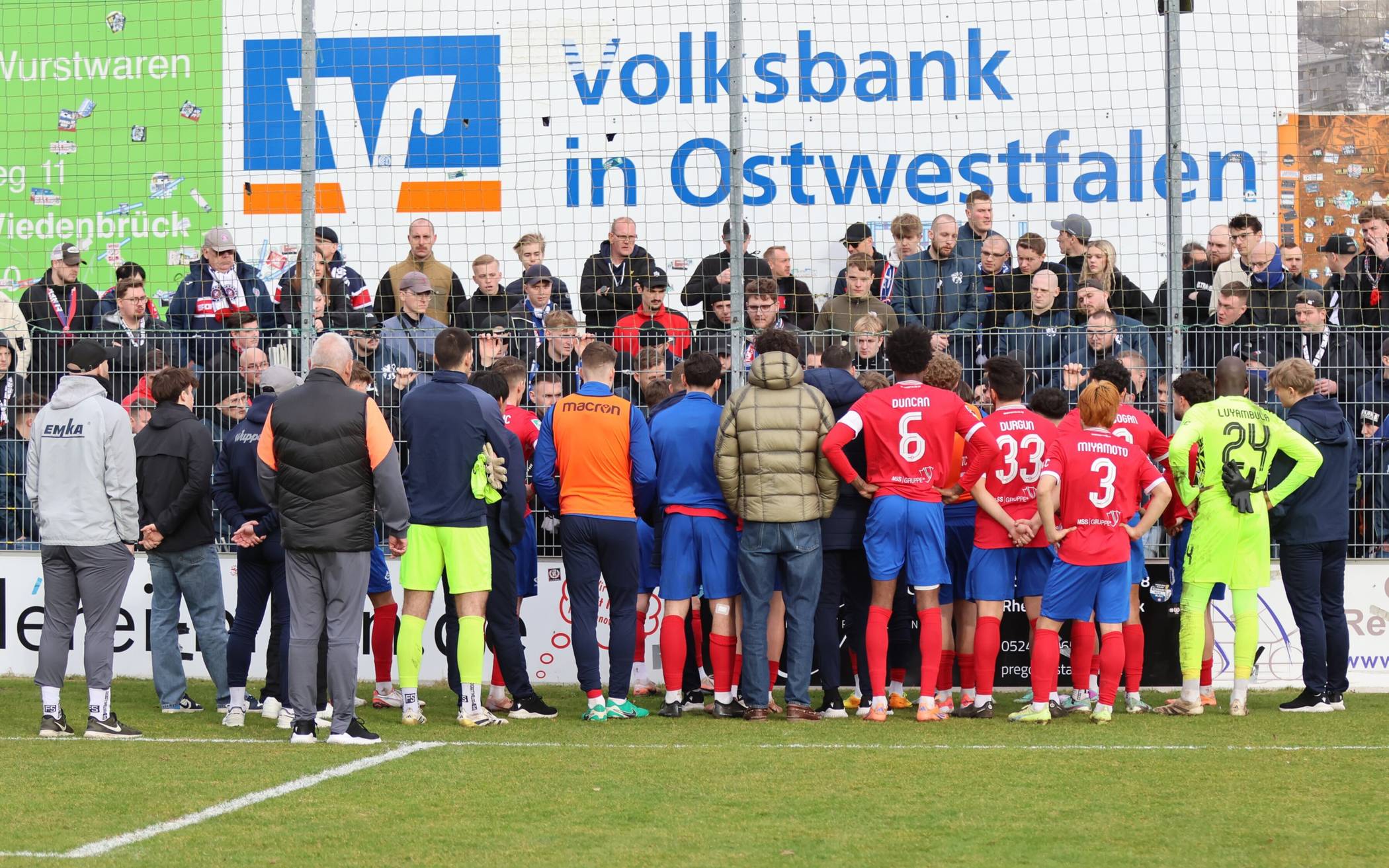 Die Mannschaft beim „Rapport“ bei den