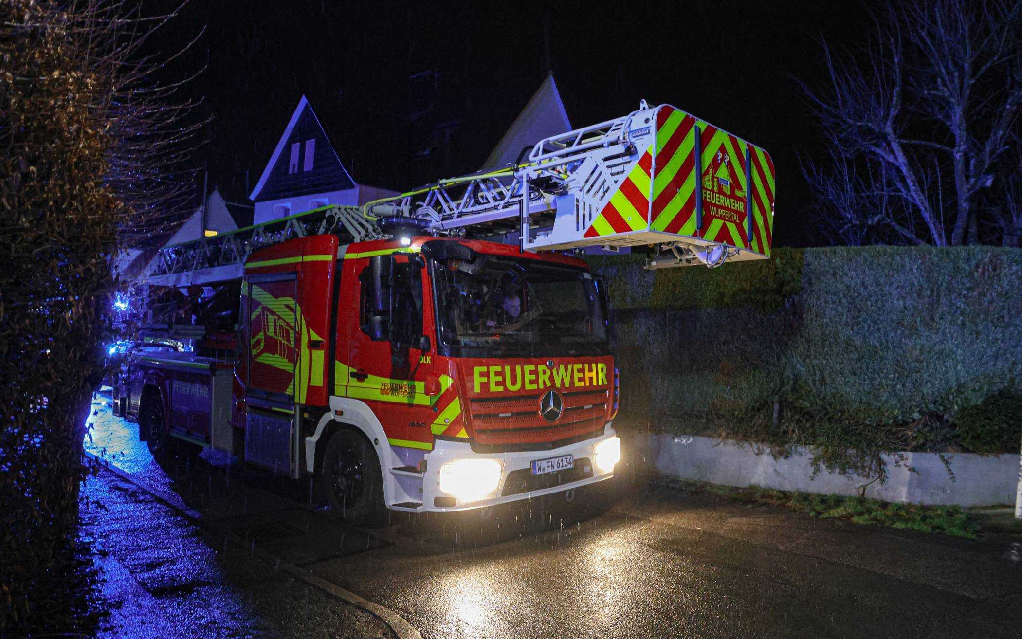 Bilder: Wuppertaler Feuerwehr löscht Essen auf Herd