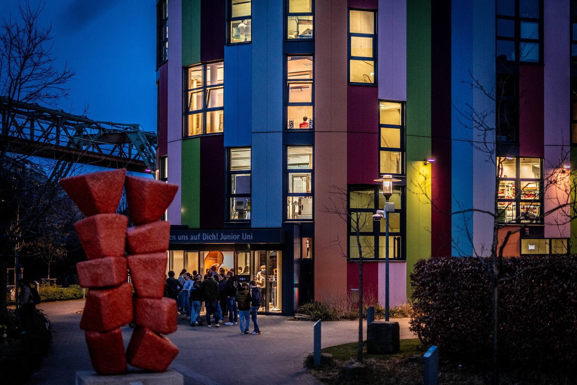 Die Junior Uni wird bei der füften Forschernacht erneut zum Treffpunkt für Jugendliche ab elf Jahren.