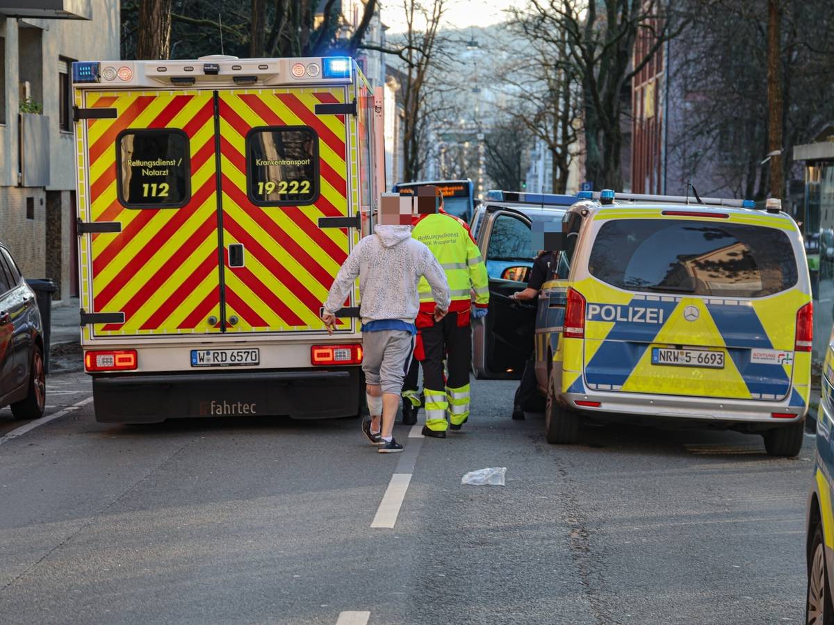 Männer mit Reizgas und Knüppel attackiert