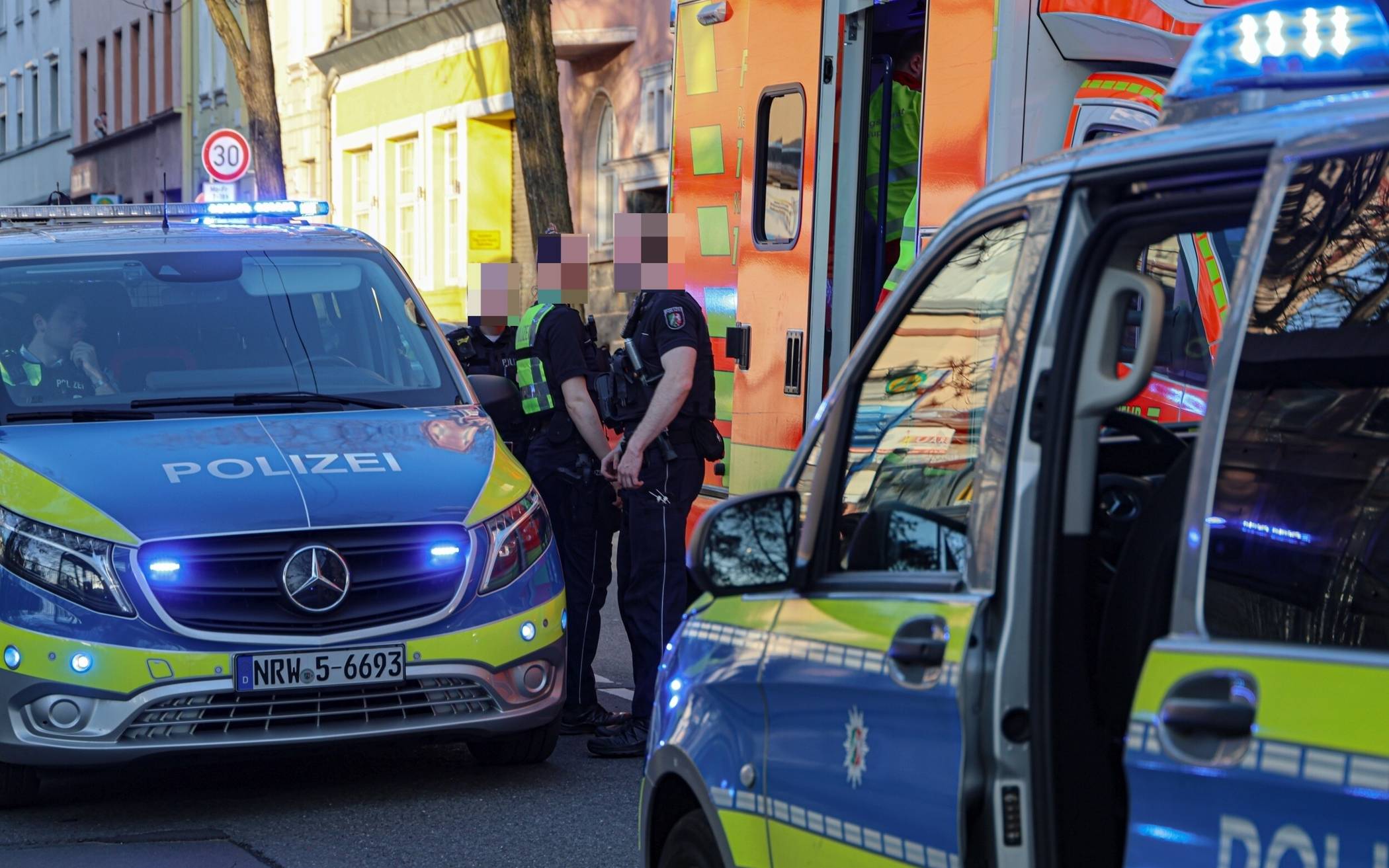 Bilder: Schlägerei in Wuppertal-Oberbarmen