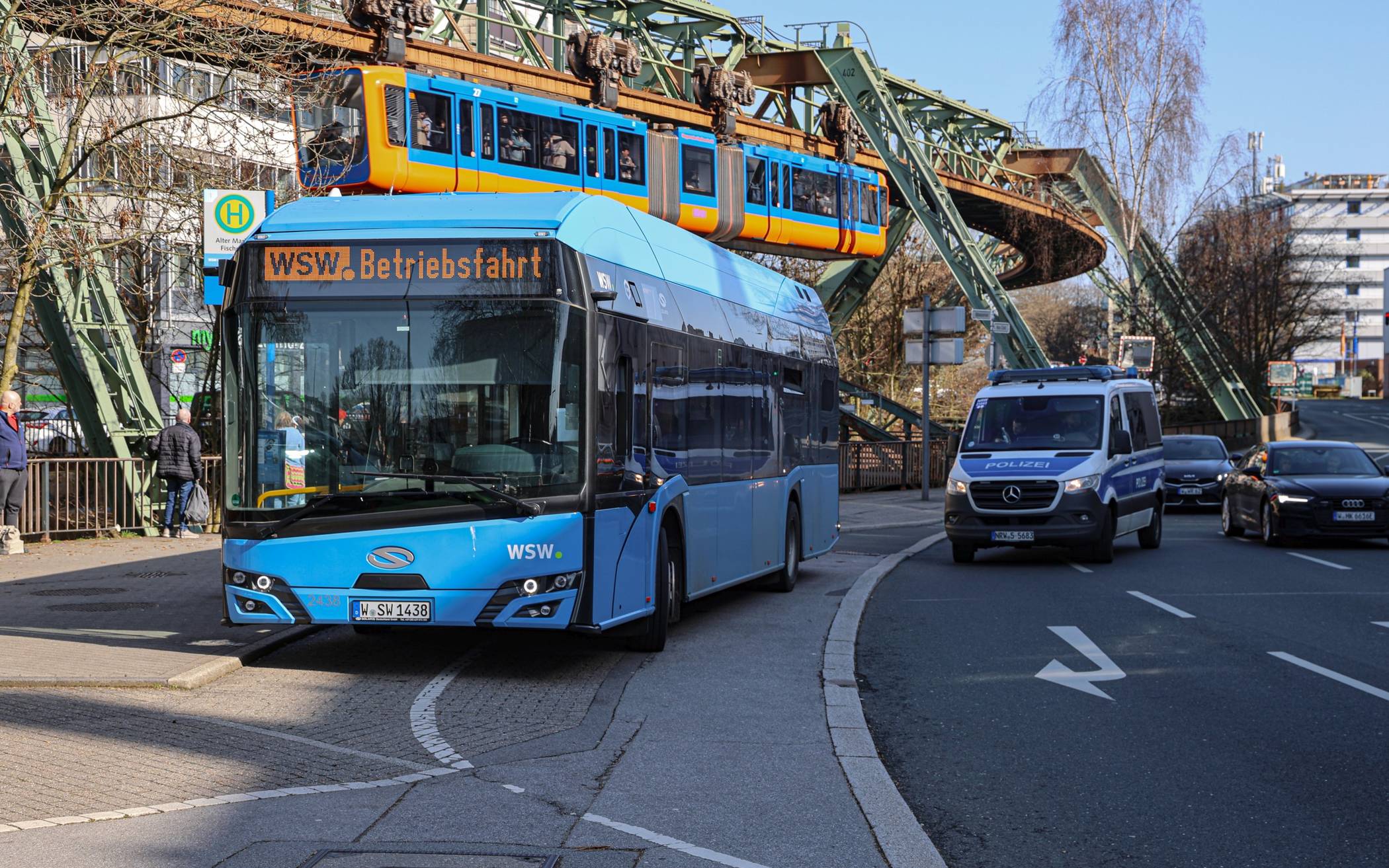 Bilder: Angriff auf Busfahrer in Wuppertal-Barmen