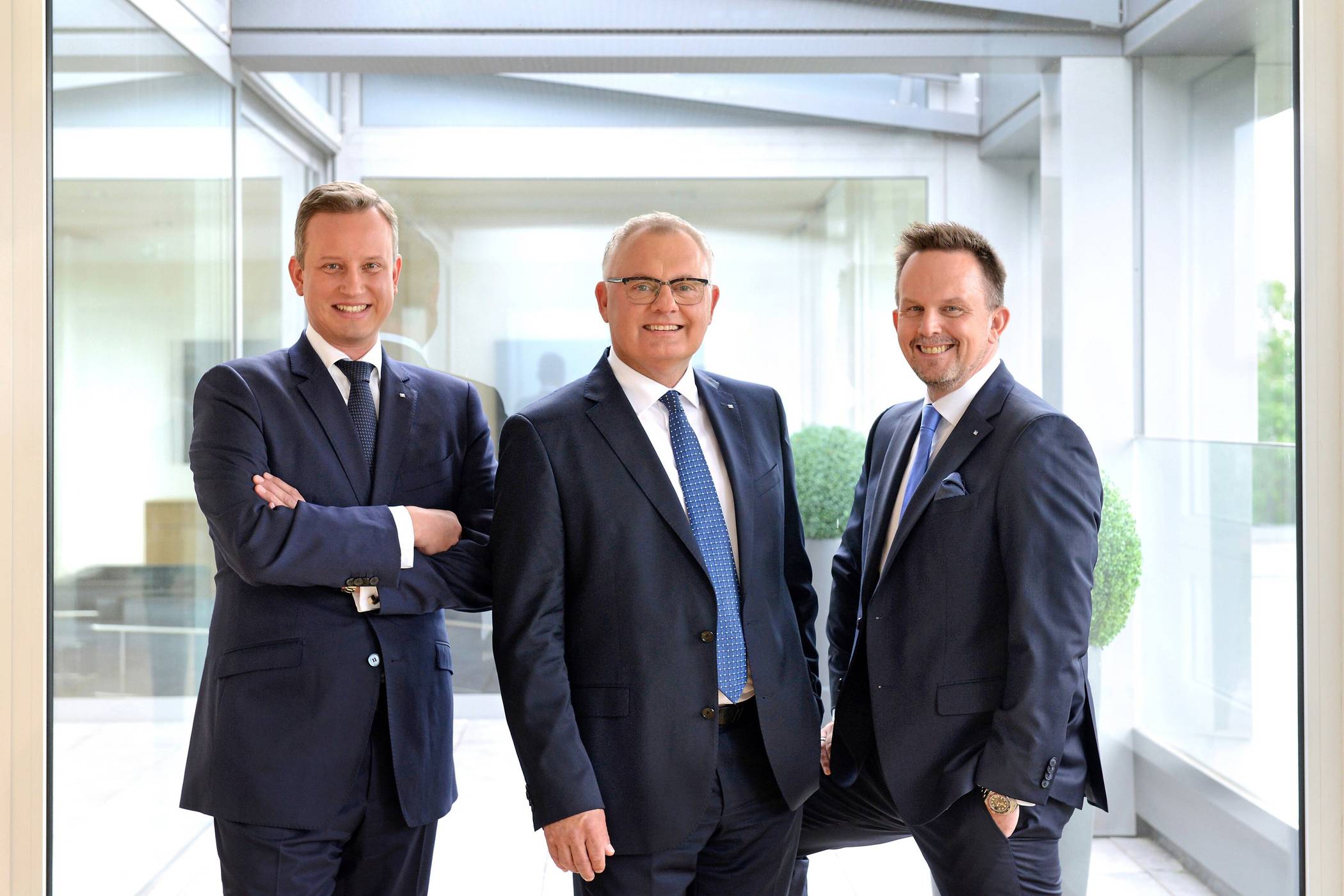 Gute Zahlen: Die Volksbank-Vorstände Henning Wichart, Andreas Otto und Christian Fried (v.li.) präsentierten ein starkes Ergebnis für 2025.