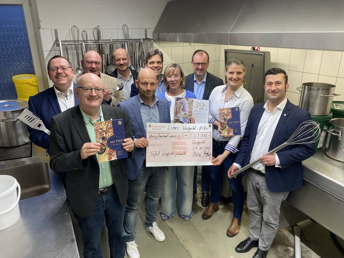 30.000 Euro aus Kochbuch-Projekt für die Tafel-Küche