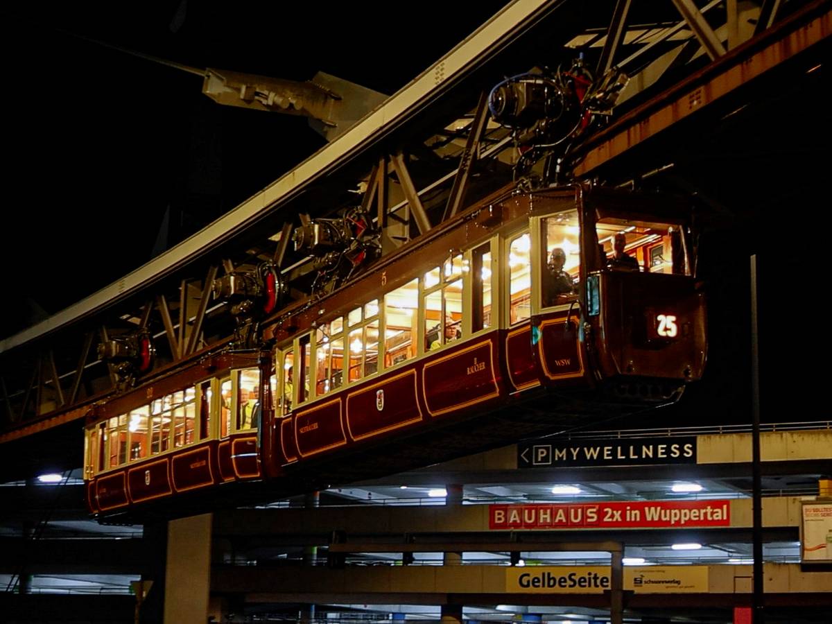 Kaiserwagen wieder auf nächtlichen Testfahrten