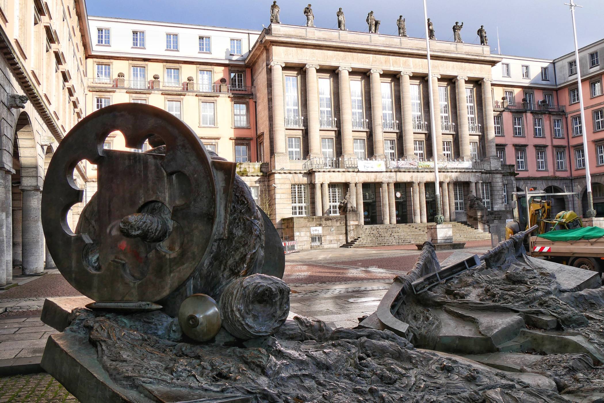  Blick auf das Rathaus. 