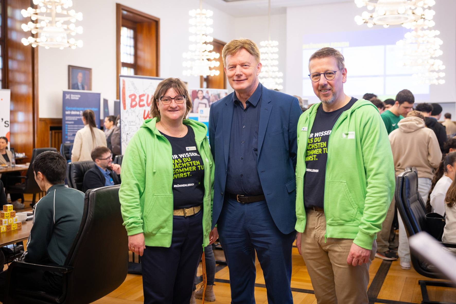  Von li.: Carmen Bartl-Zorn (Geschäftsführerin Aus- und Weiterbildung), Michael Wenge (Hauptgeschäftsführer) und Michael Ifland (Stv. Leiter Aus- und Weiterbildung). 