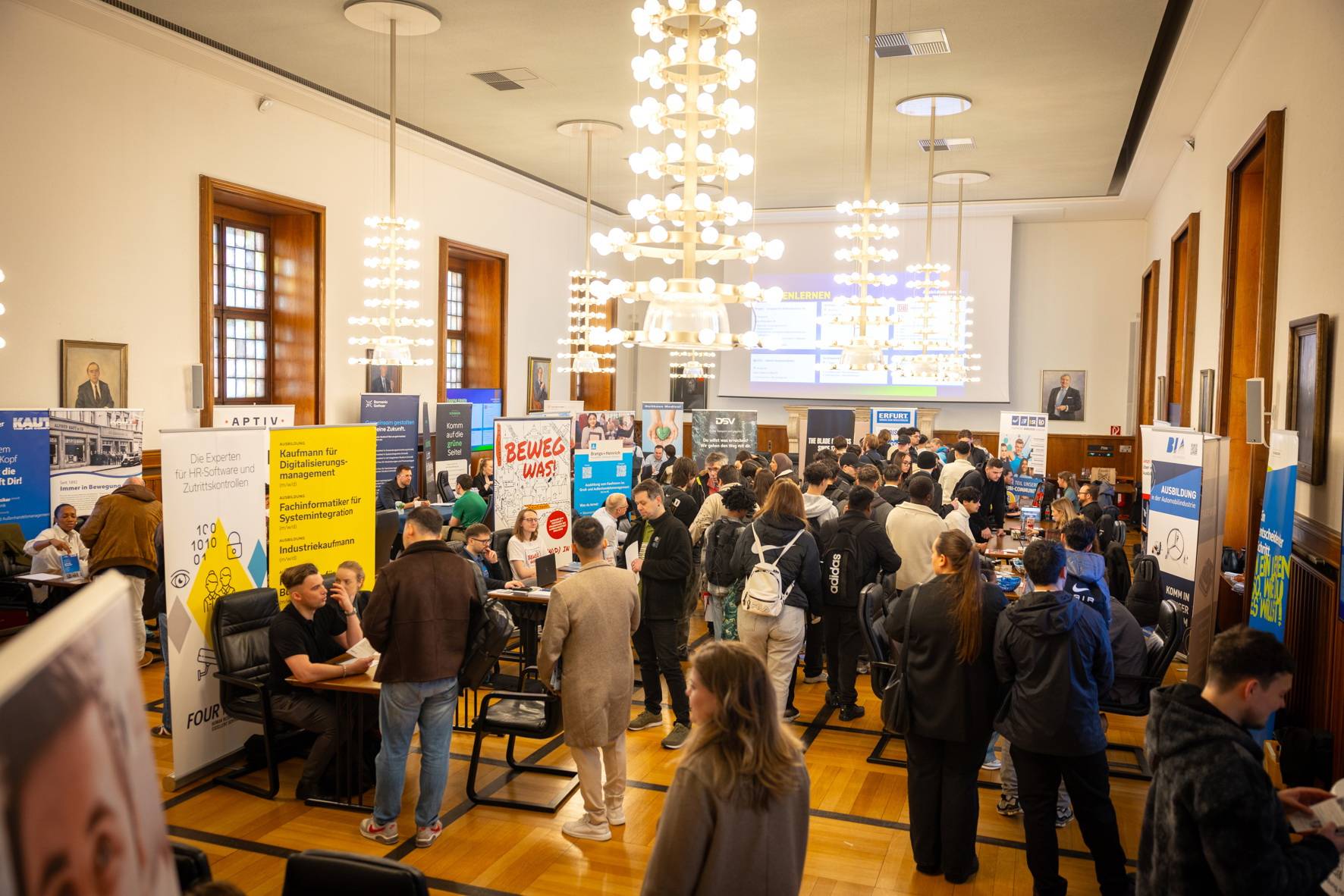 Viele Firmen konnten sich im Plenarsaal