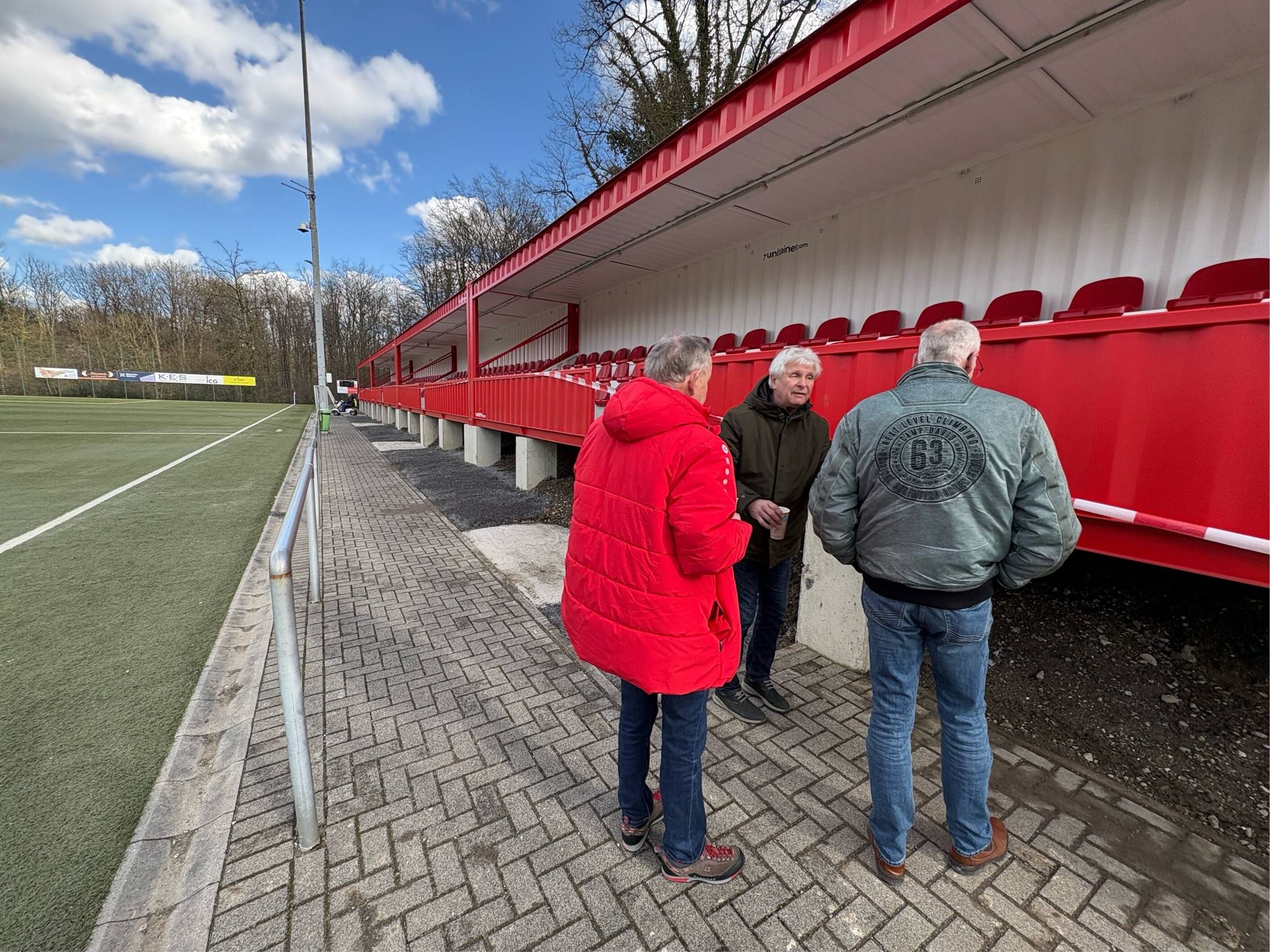 Die neue Tribüne in der Vohwinkeler Lüntenbeck.
