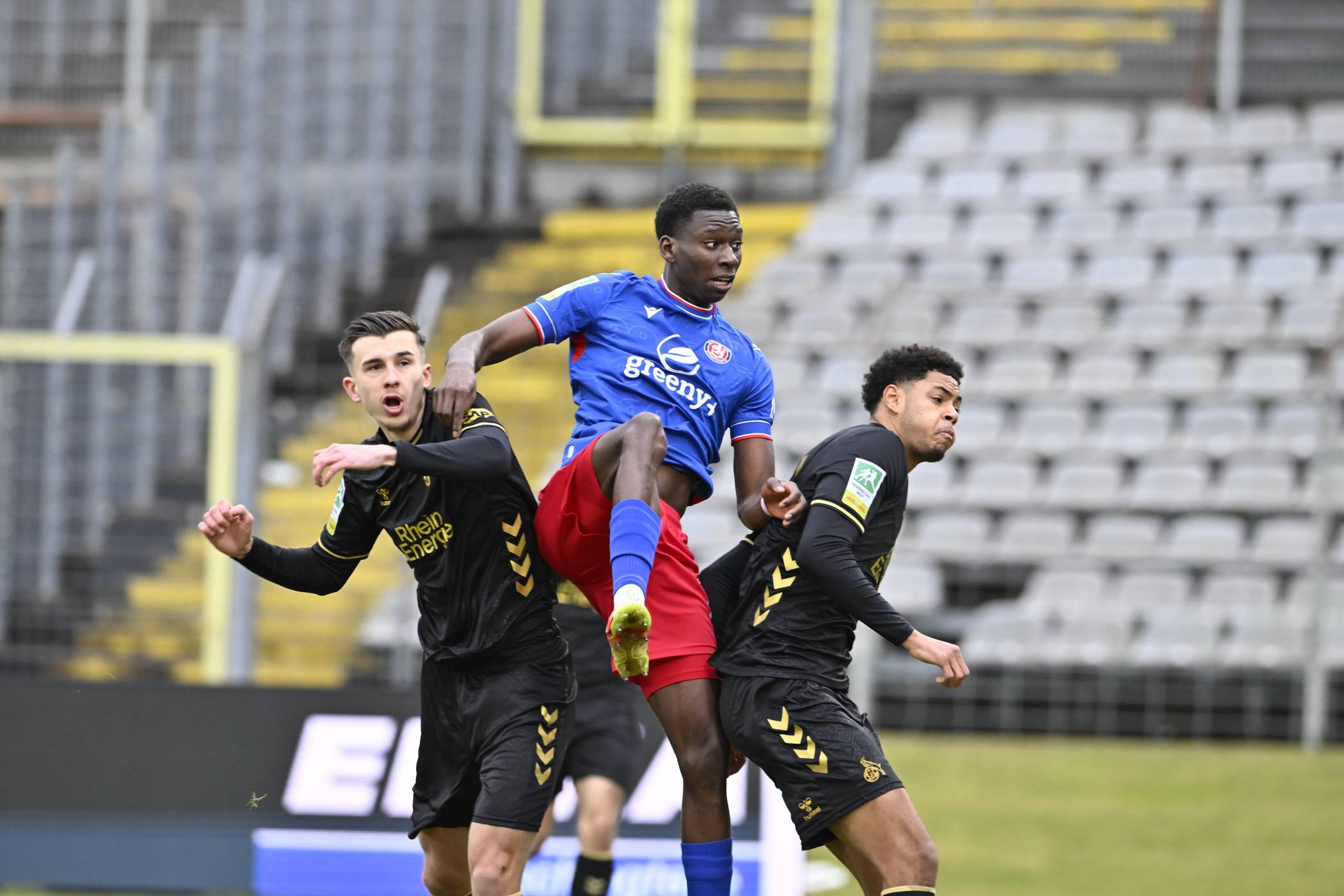  Josue Santo hat seine Sperre abgesessen. 