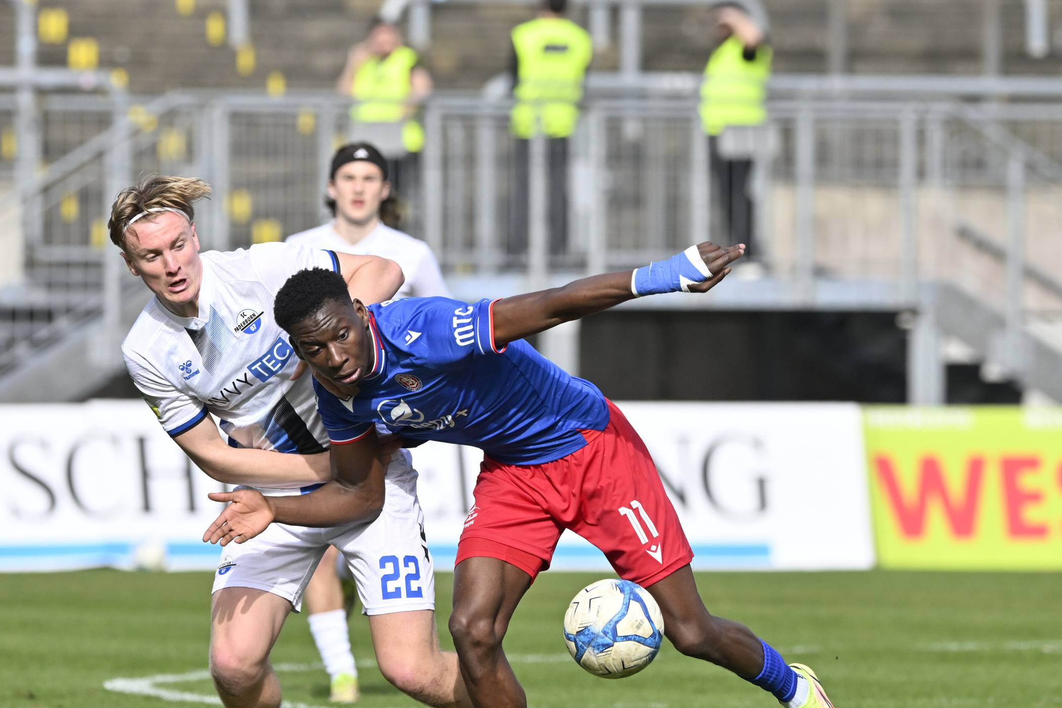  Szene mit Josue Santo. 