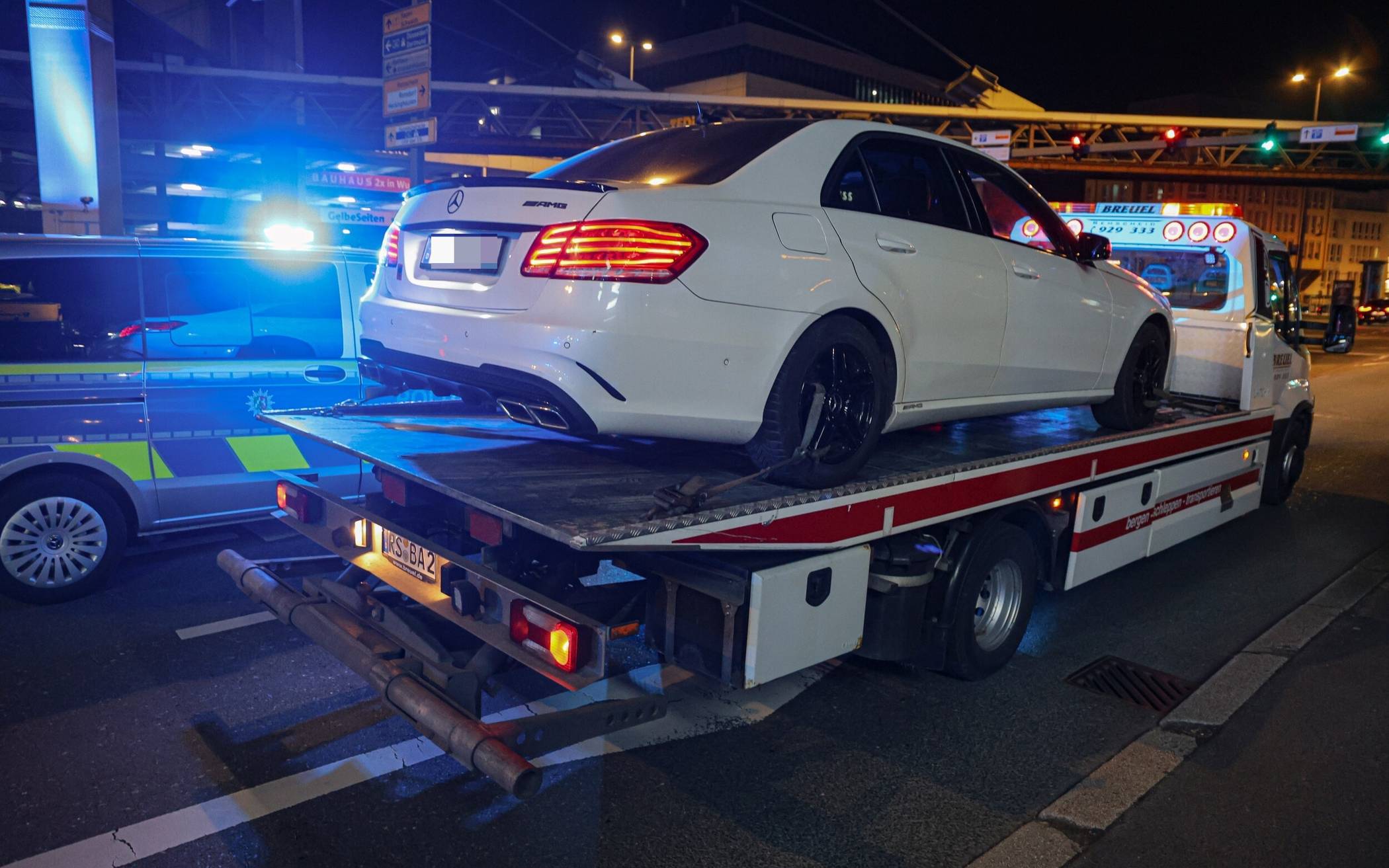 Mercedes AMG und VW plus Führerscheine beschlagnahmt