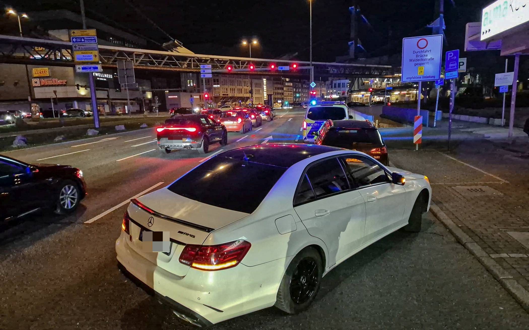 Bilder: Polizei-Einsatz auf der Wuppertaler B7