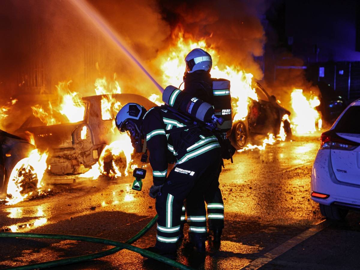 Brennende Autos in Barmen
