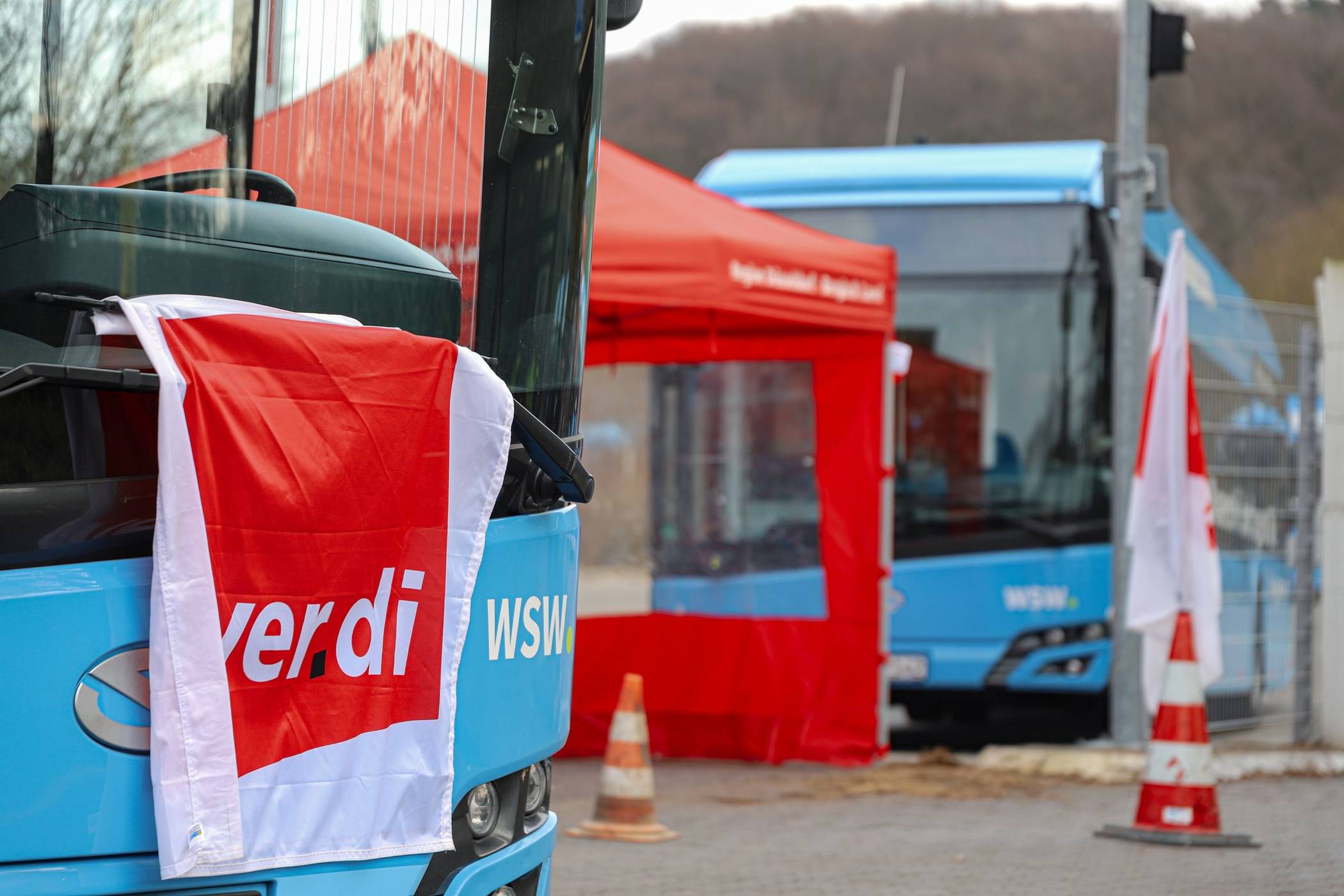 Die Busse bleiben auf den Betriebshöfen.