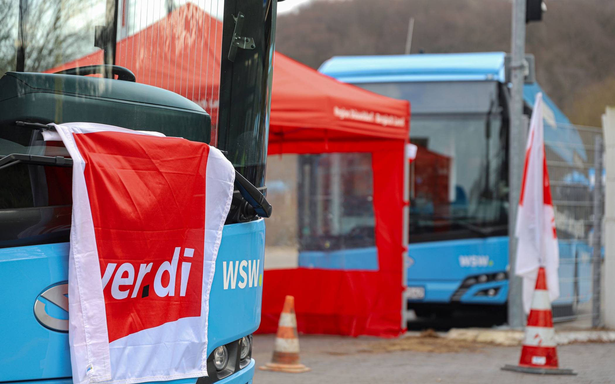 Am Dienstag fahren keine Busse und Schwebebahnen