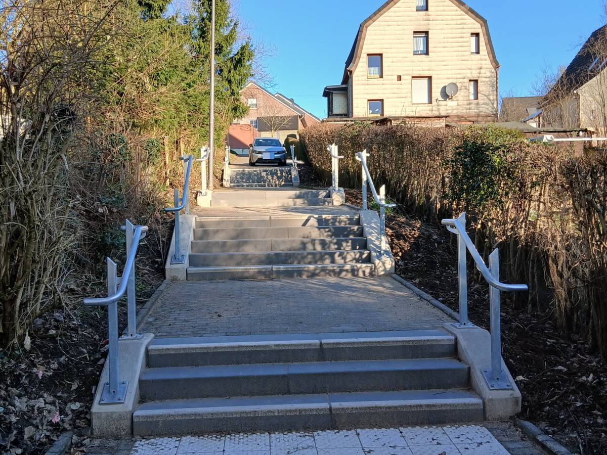 Treppe am Sternenberg ist saniert