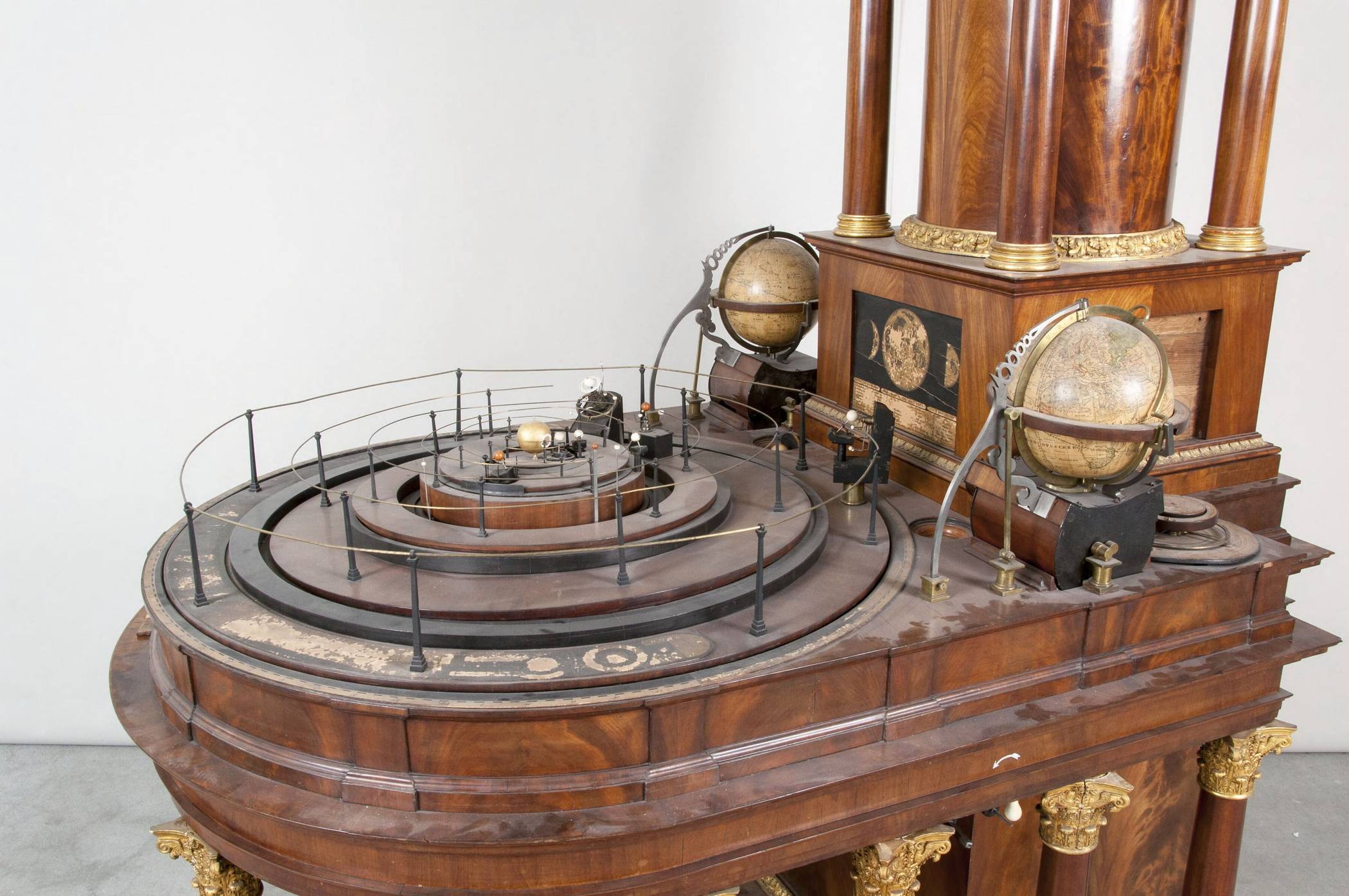  Das Tischplanetarium. 