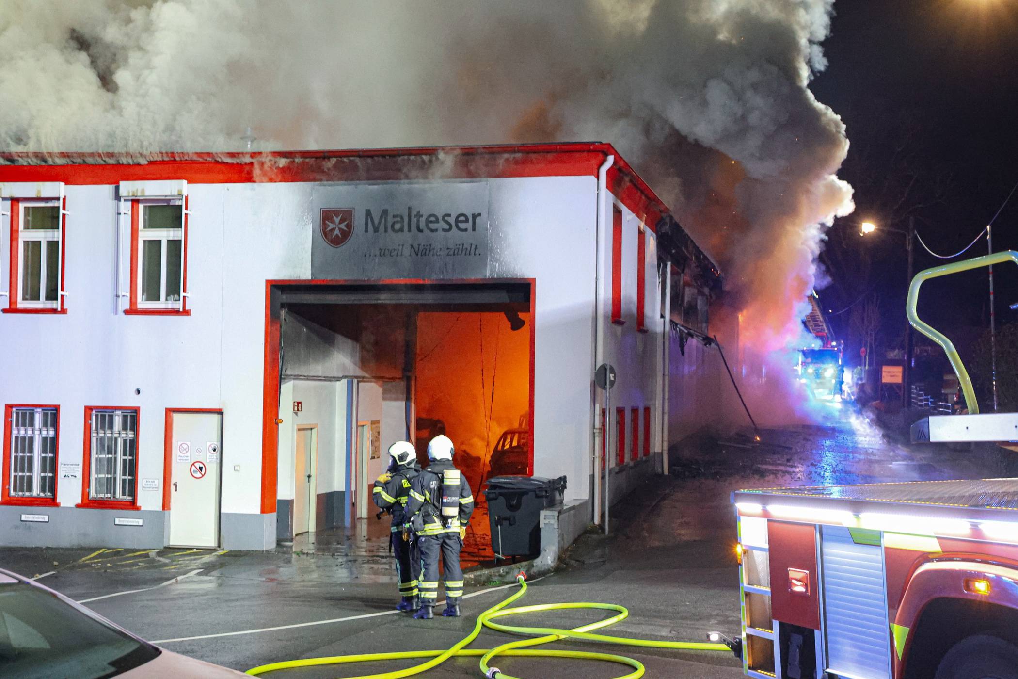 Das Gebäude wurde schwer beschädigt.