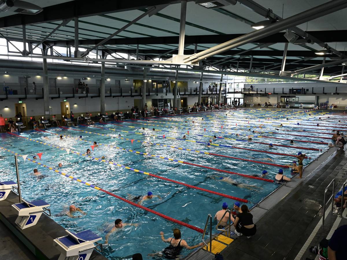 Schulen schwimmen am Küllenhahn um die Titel