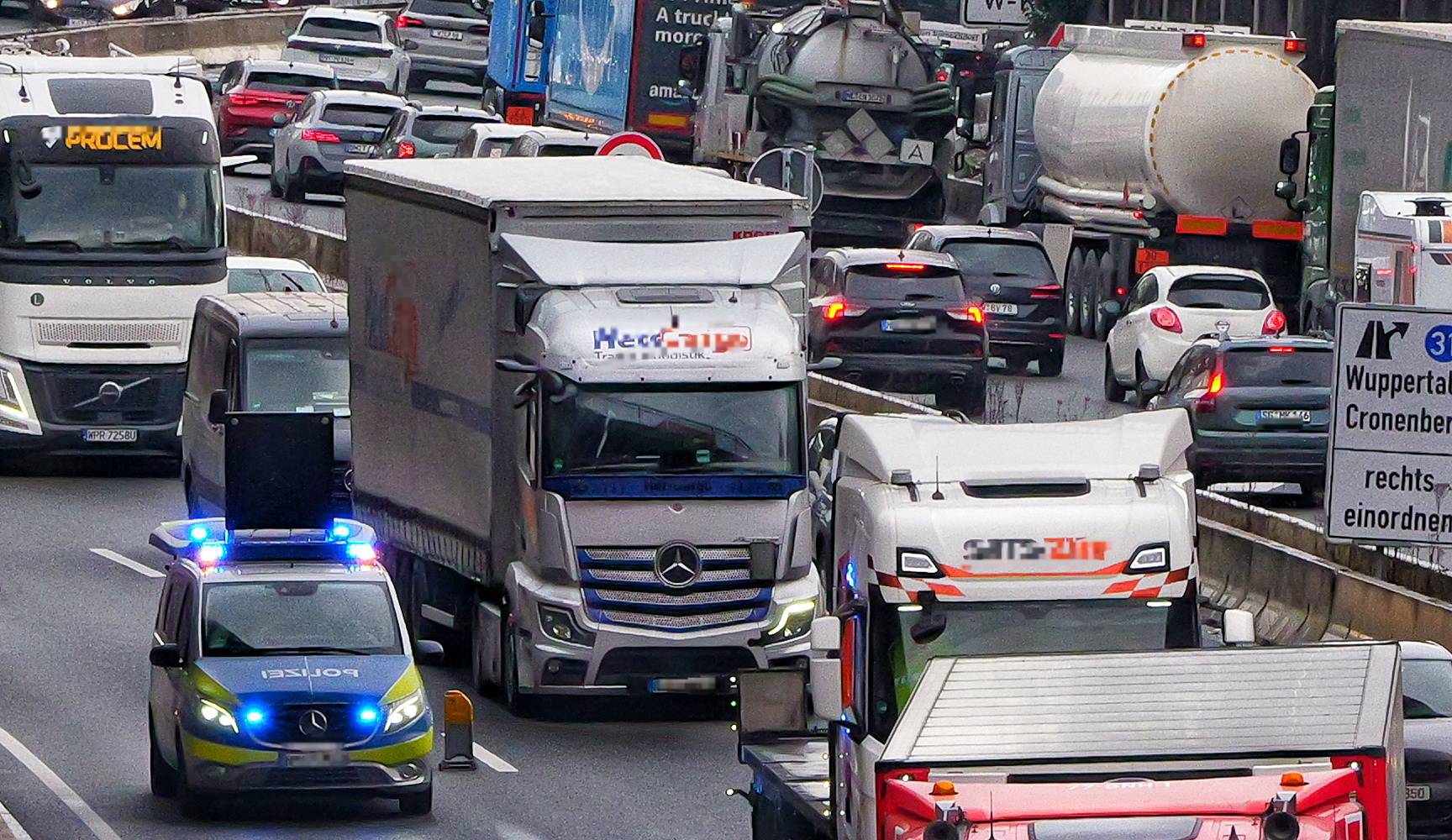 Nach langen Staus: Forderung nach besserer Koordination