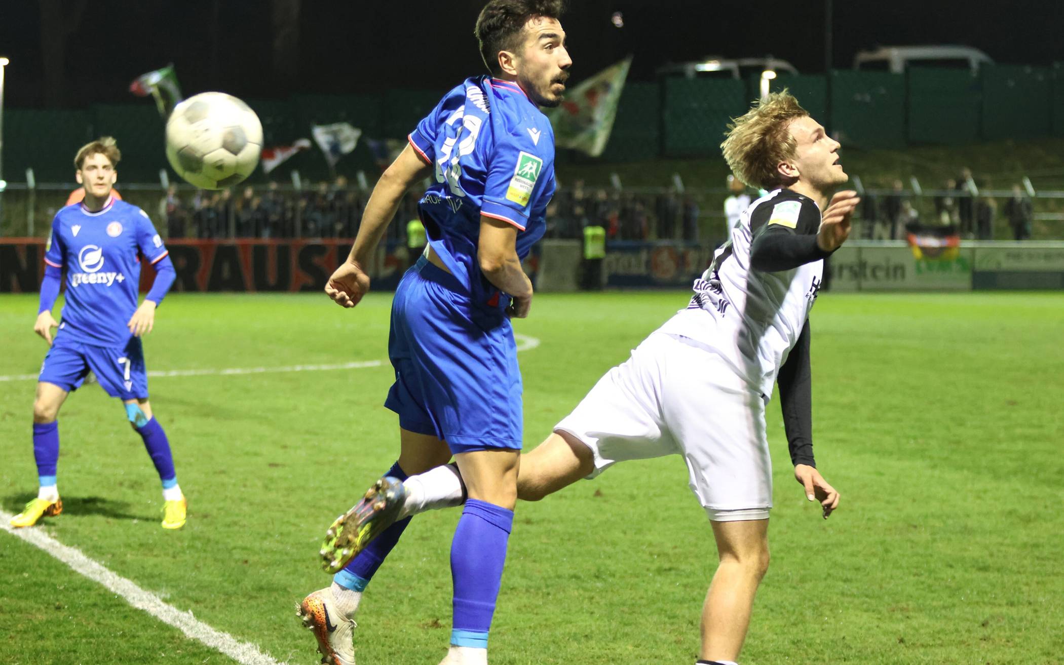 Szene mit Cenk Durgun (li.).