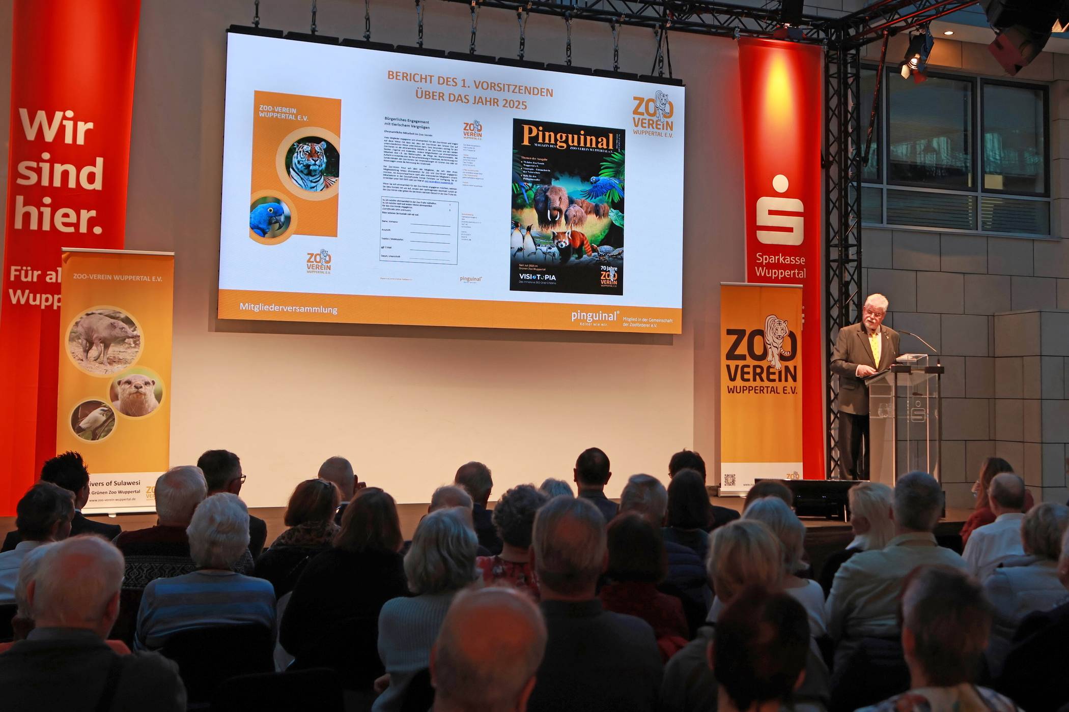  Die Versammlung in der Glashalle der Sparkasse am Elberfelder Johannisberg. 