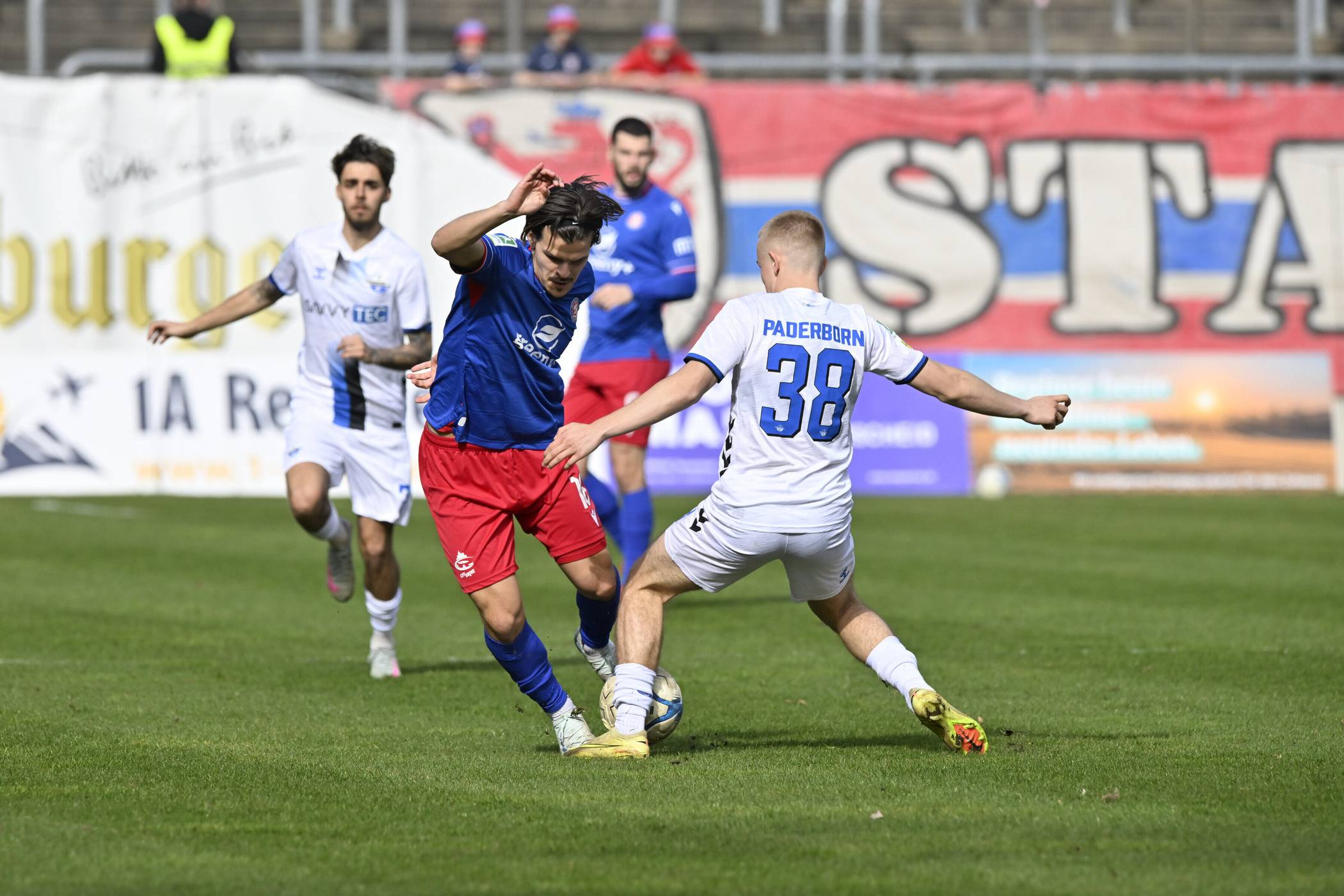 Der WSV – hier Nicolas Hirschberger – braucht dringend einen Sieg.