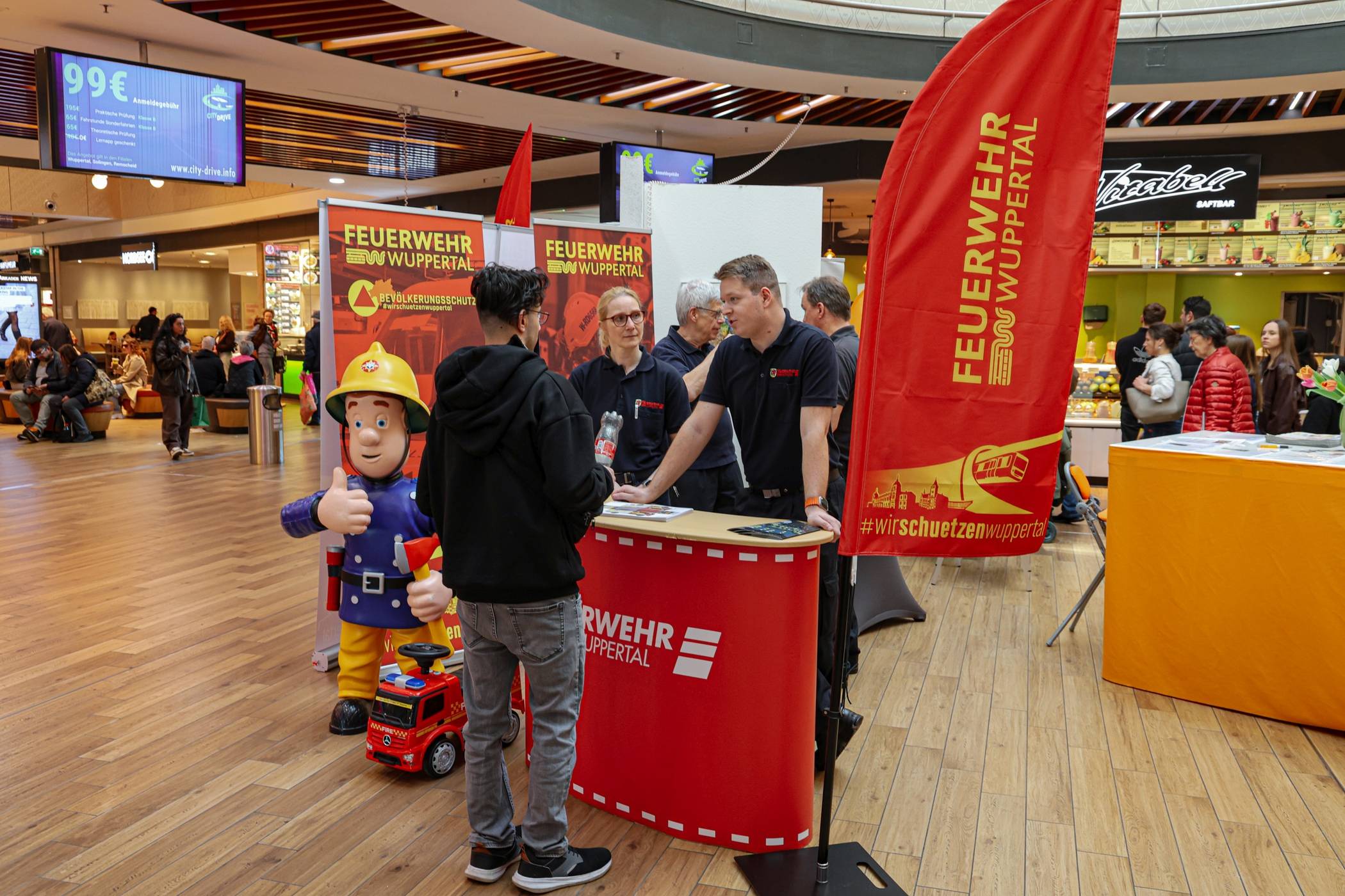  Auch die Feuerwehr informierte über ihre Angebote. 