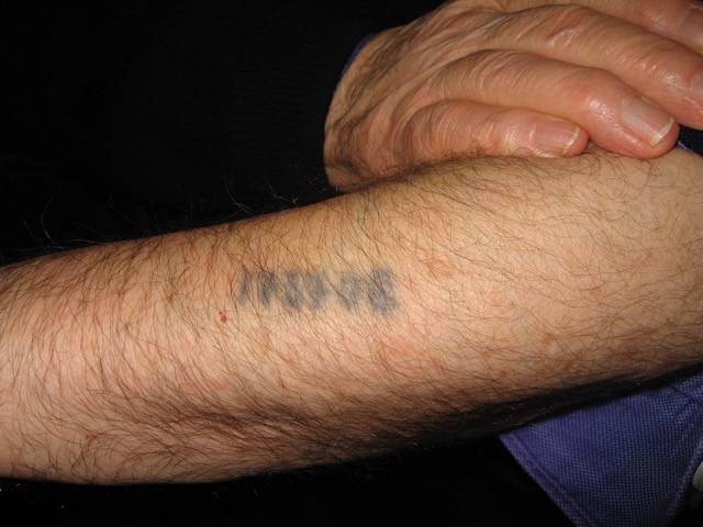 Die Häftlingsnummer.