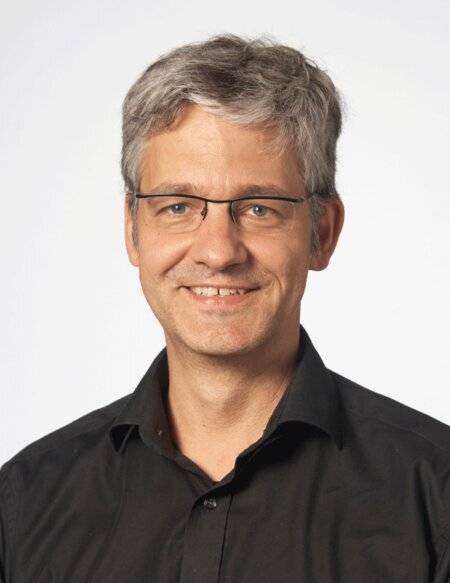 Christoph Rodatz ist Junior-Professor für Medienästhetik in der Fakultät für Design und Kunst an der Bergischen Universität Wuppertal. Sein Lehr- und Forschungsschwerpunkt liegt im Masterstudiengang „Public Interest Design“.