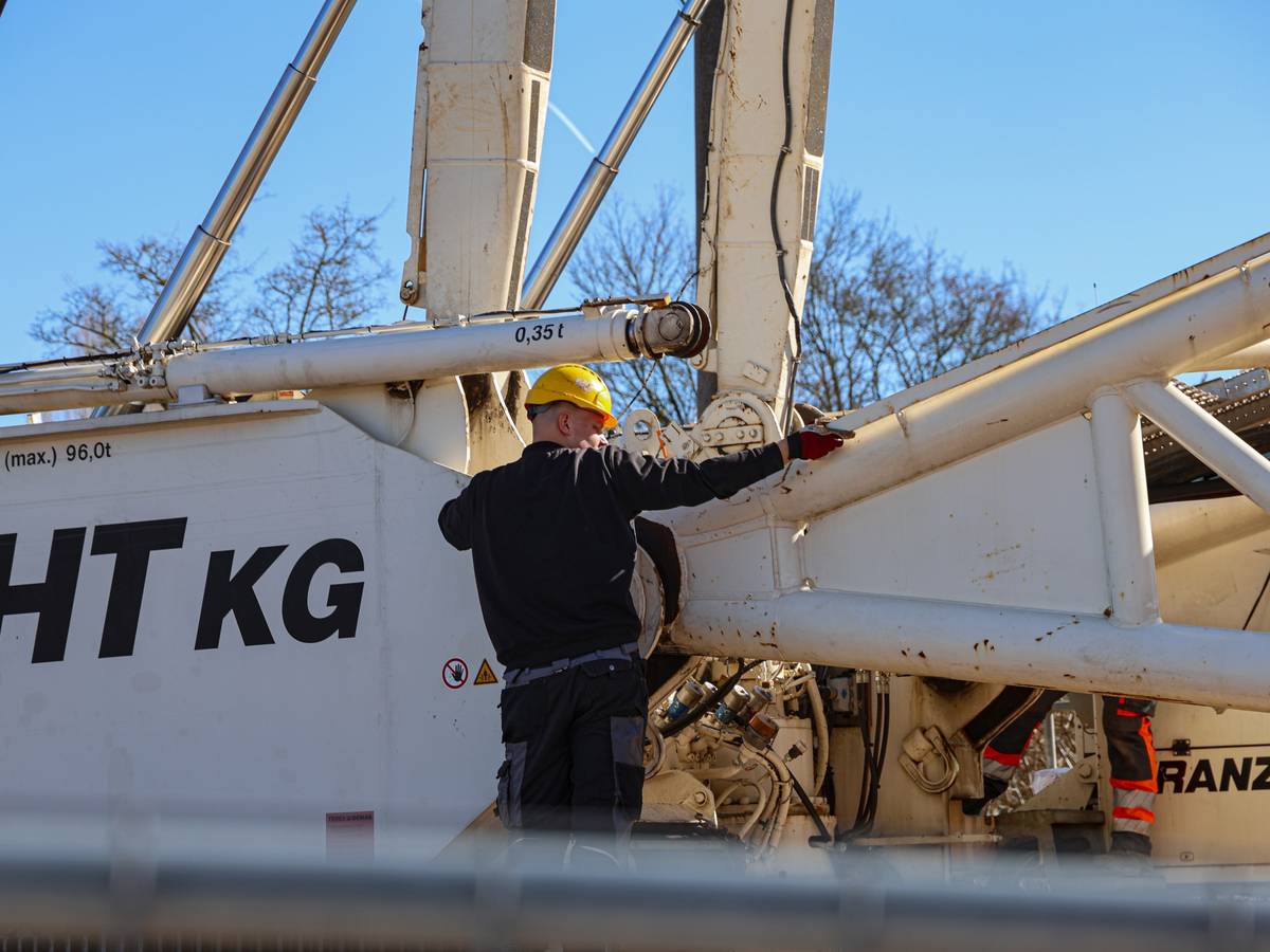 Kran-Aufbau an der Waldeckstraße
